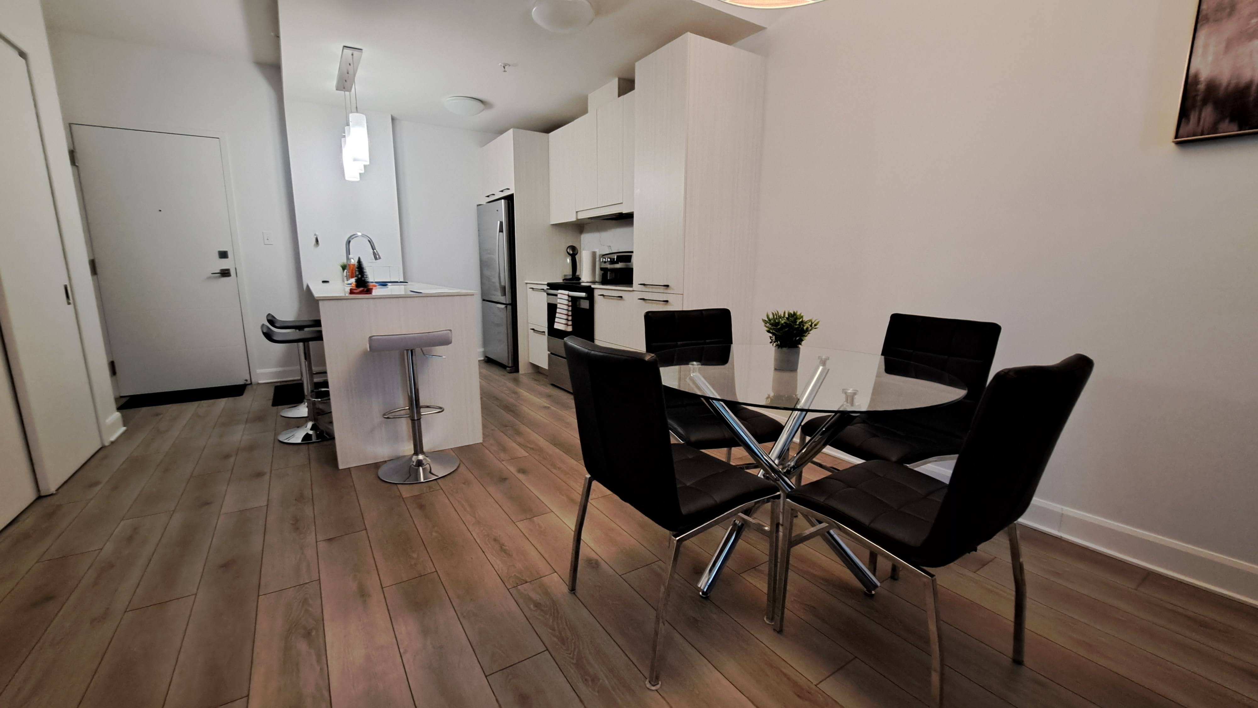 Luxurious Condo w/Gym, Pool, Rooftops photo 2