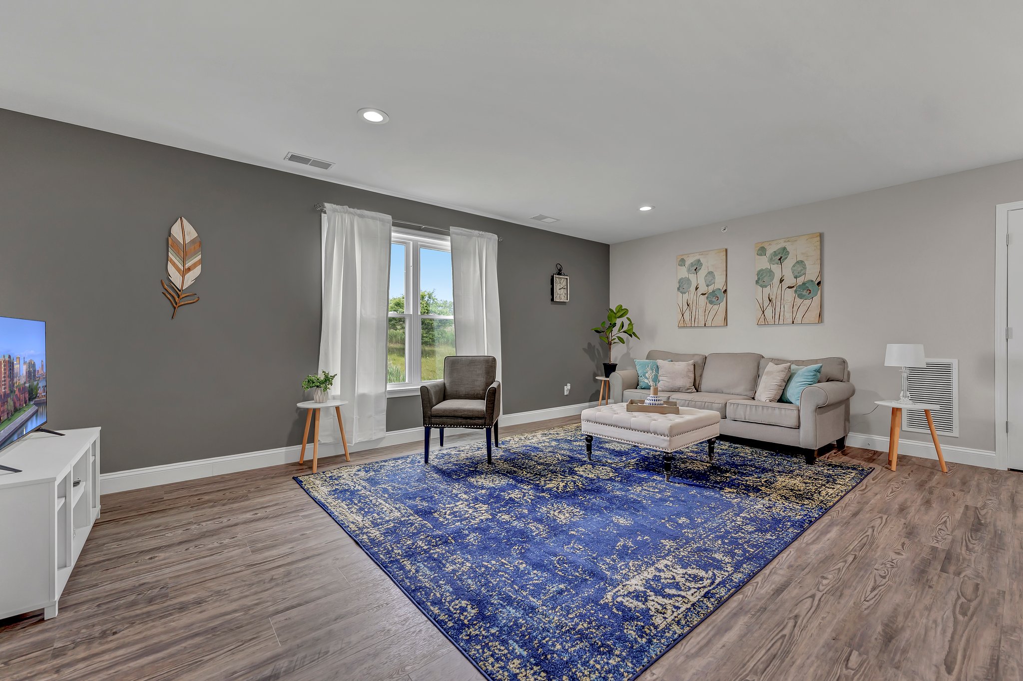 LUXURY WATERFRONT FURNISHED UNIT photo 5