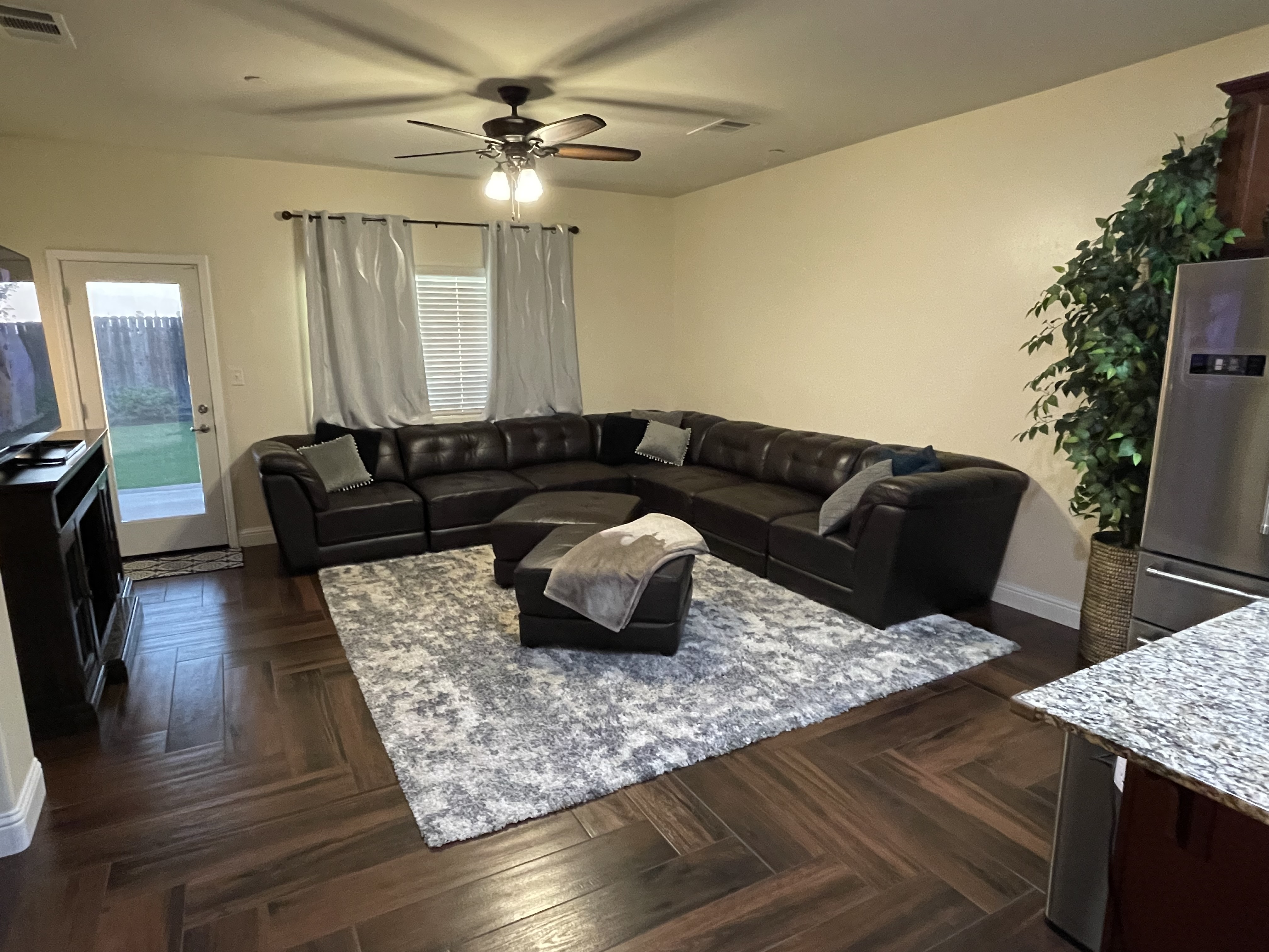 LUXE and Comfy 4-Bed, 2-Bath House photo 2