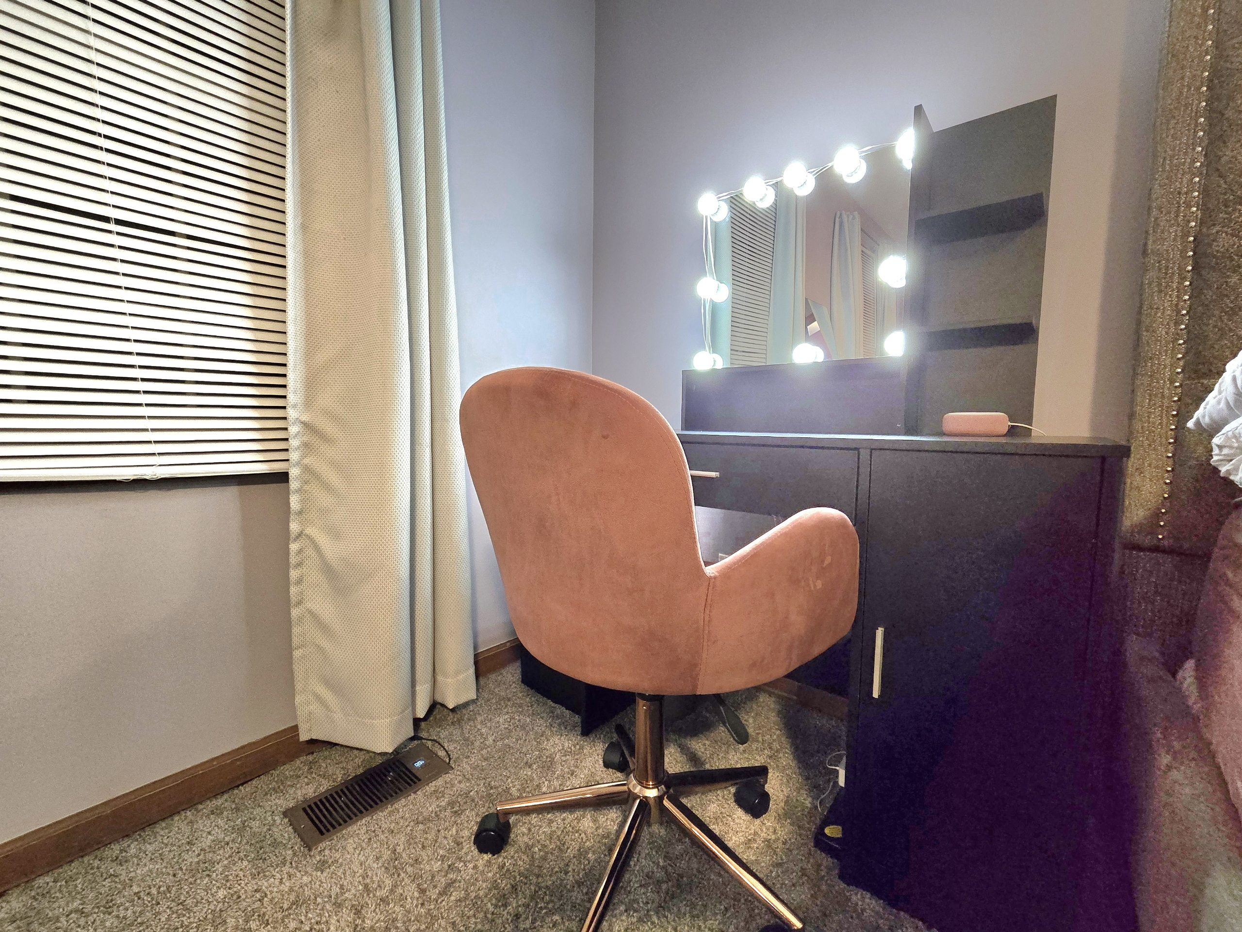 3 bedroom 2.5 bath lovely home in Aurora IL  photo 2