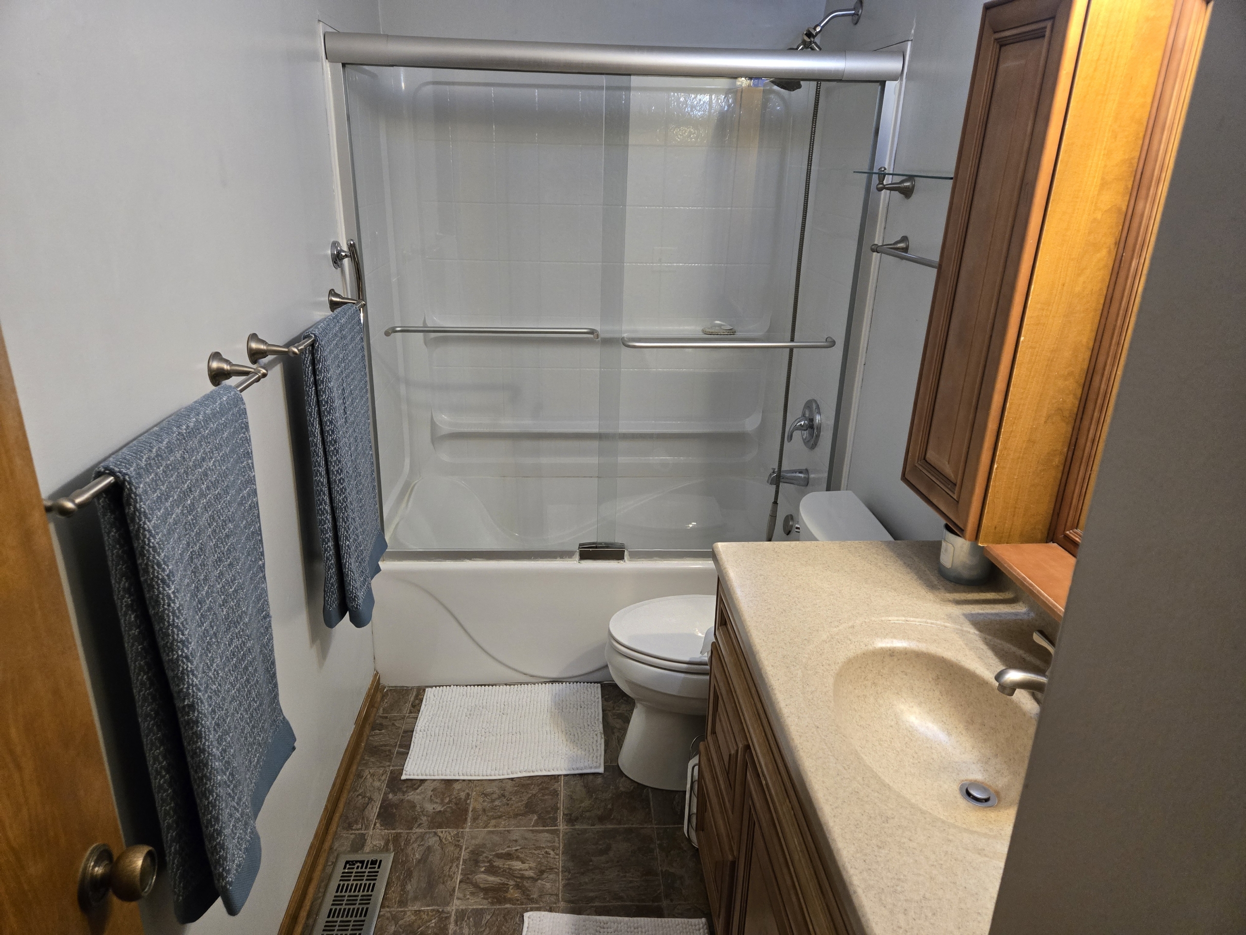 3 bedroom 2.5 bath lovely home in Aurora IL  photo 5