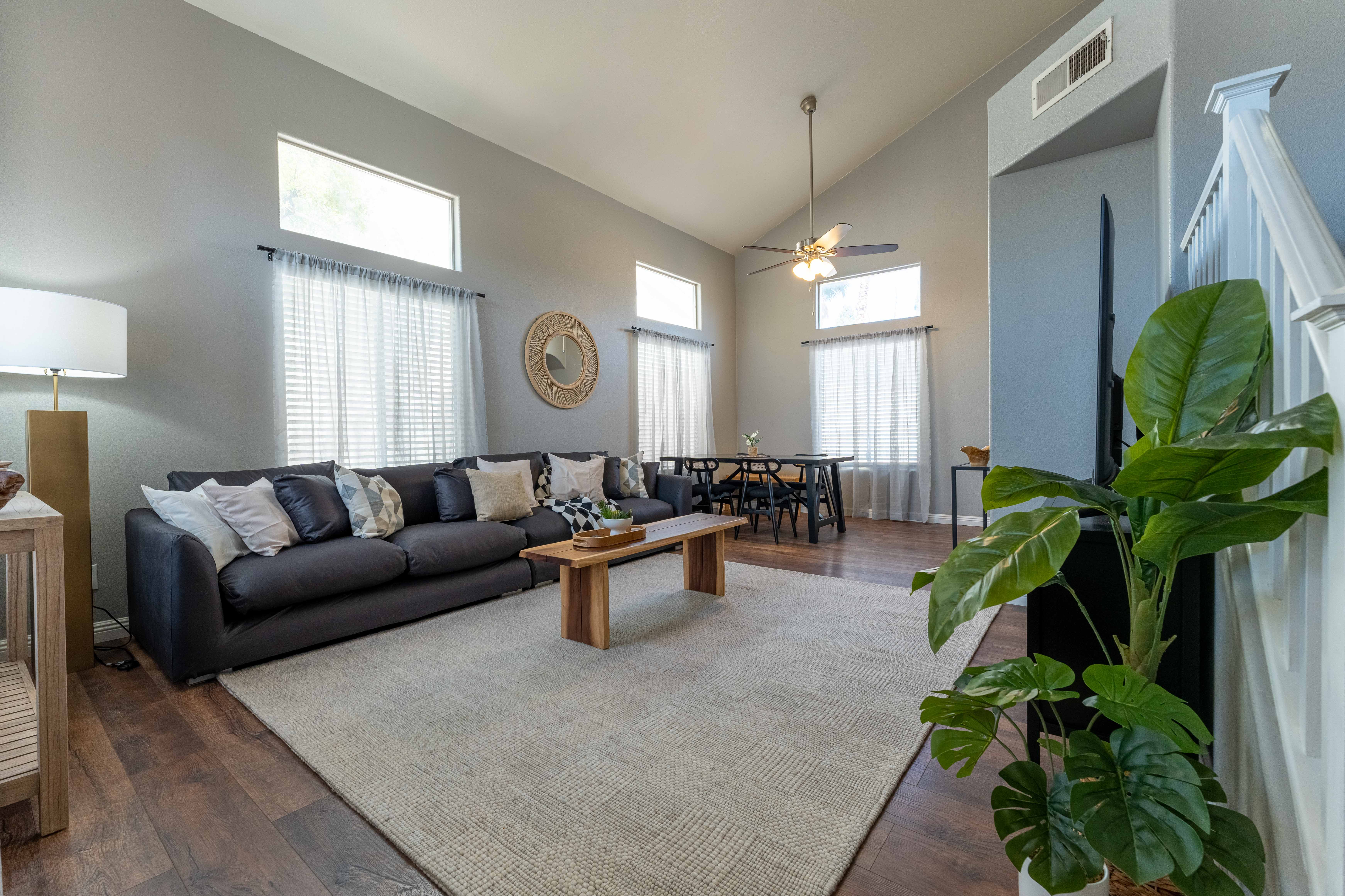 Newly Renovated, Fully Furnished near Summerlin photo 2