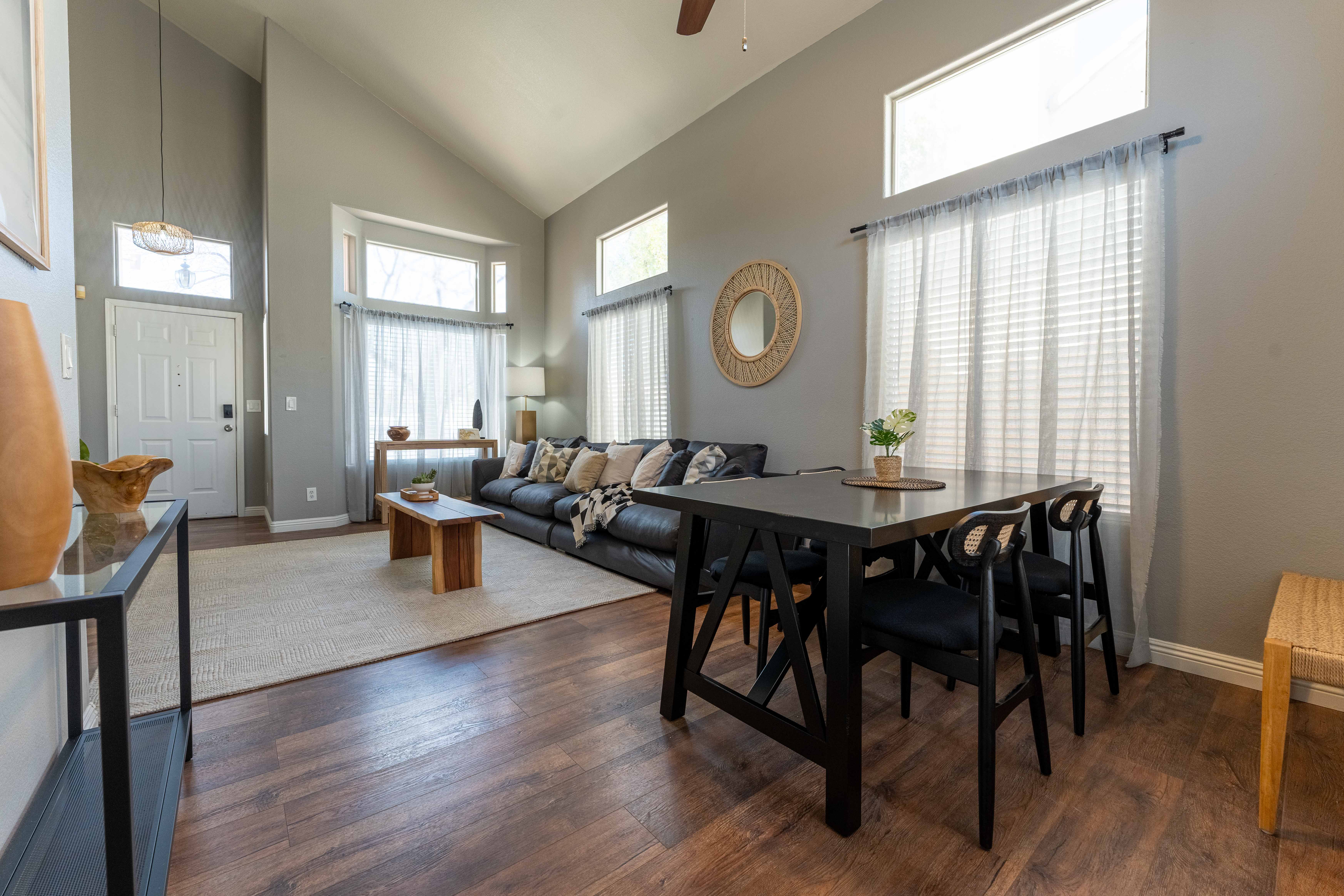Newly Renovated, Fully Furnished near Summerlin photo 4