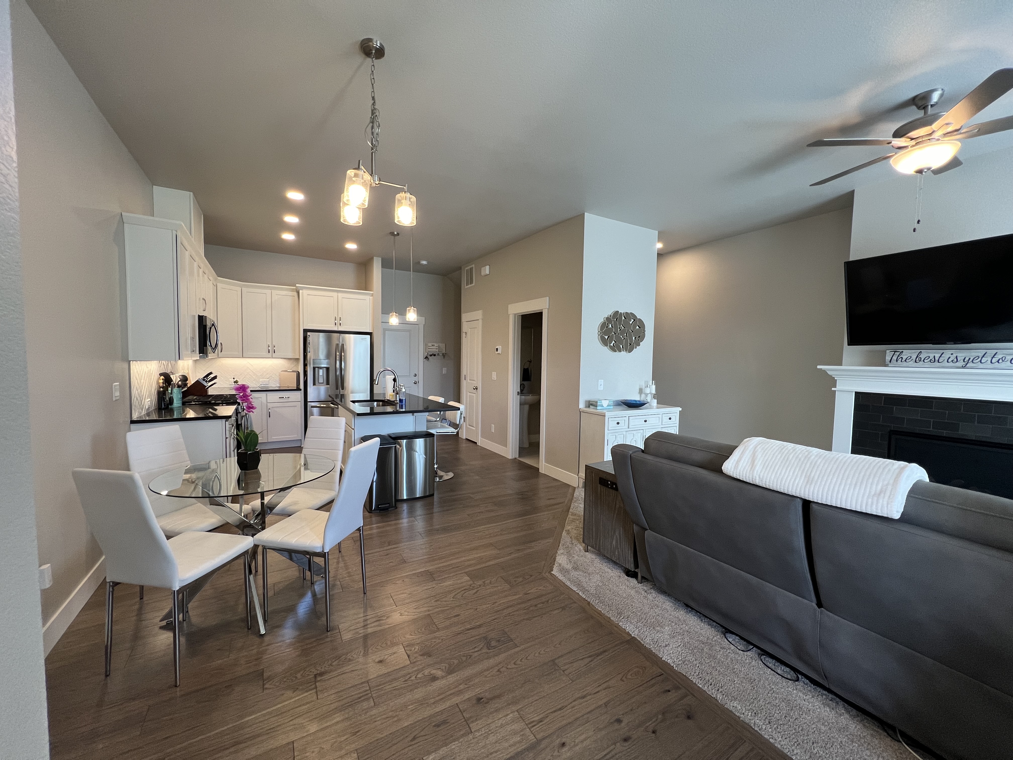 Gorgeous Home Located in Centerra with Tons of Ame photo 3