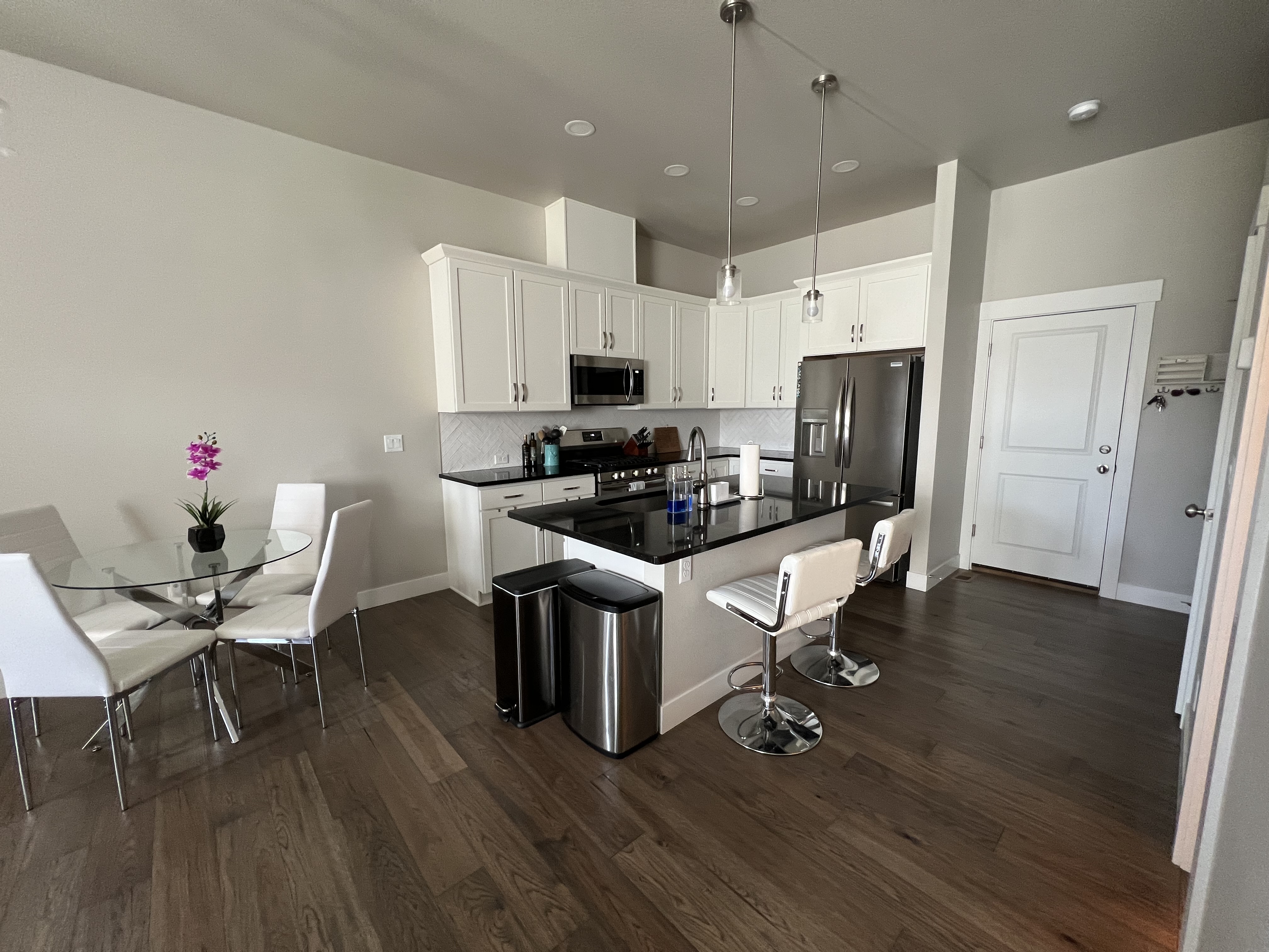 Gorgeous Home Located in Centerra with Tons of Ame photo 5