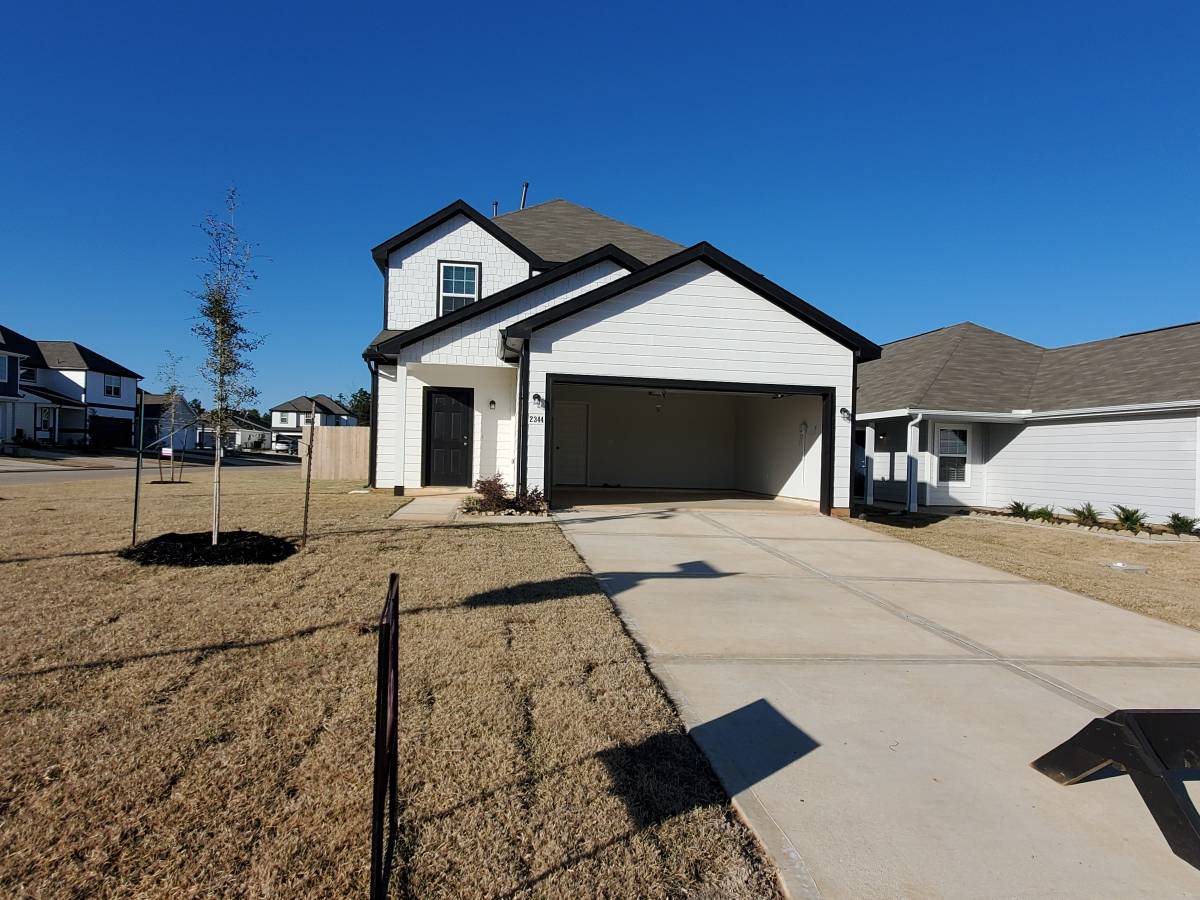 4 Bedrooms (can house 5 people) , 2.5 bathrooms photo 2