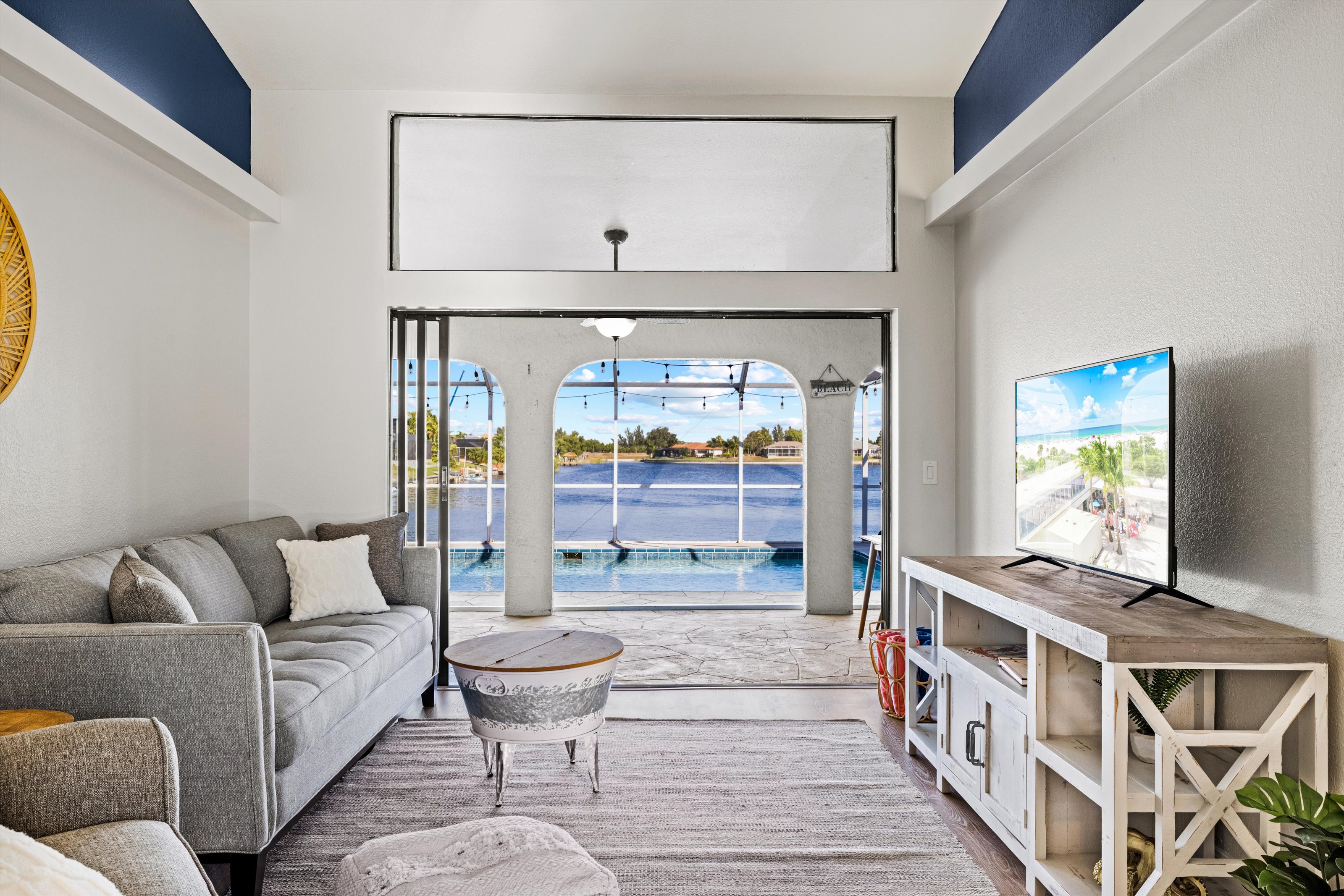 Lake Front Home w/ 2 Ensuites & Heated Pool photo 4