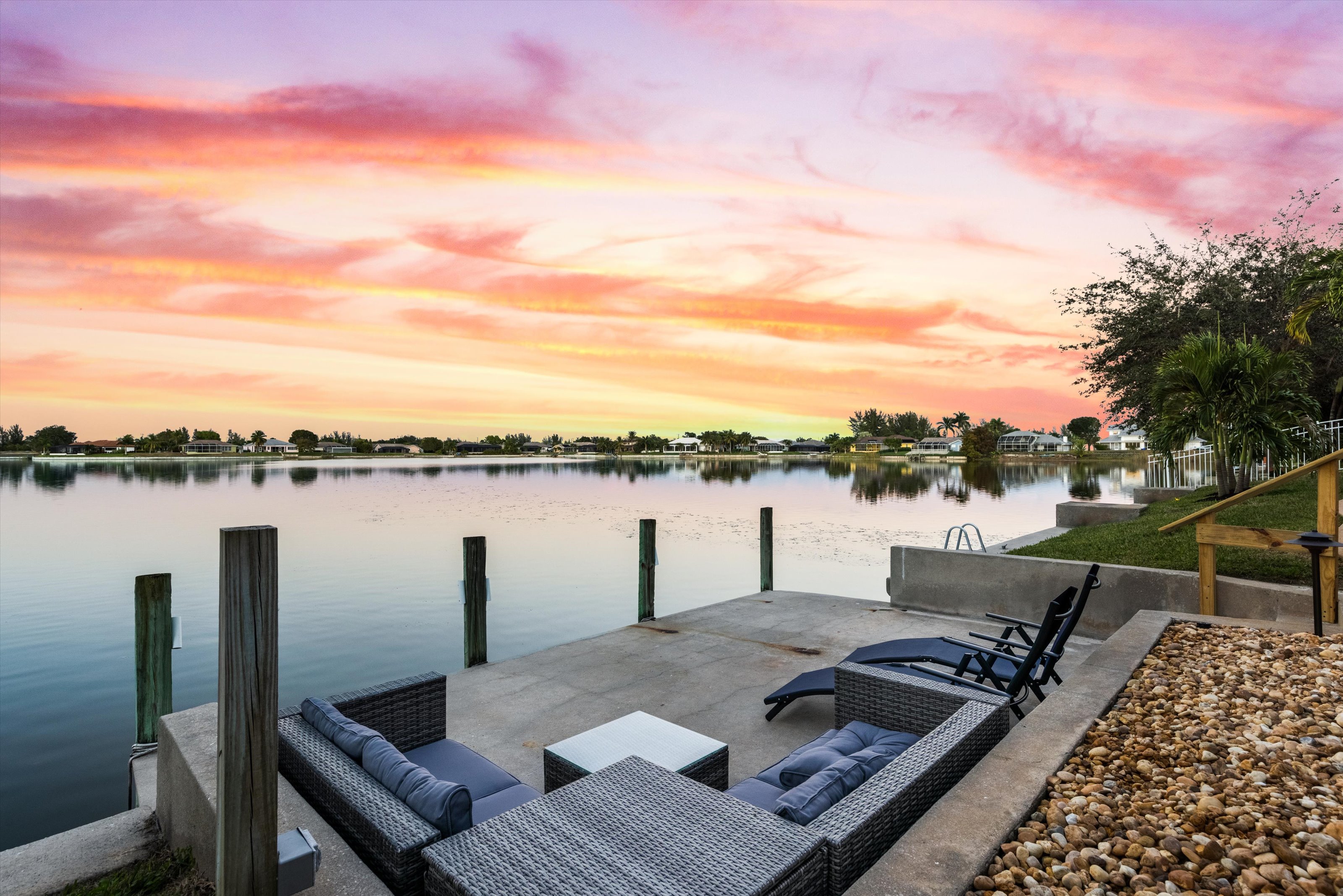 Lake Front Home w/ 2 Ensuites & Heated Pool photo 3