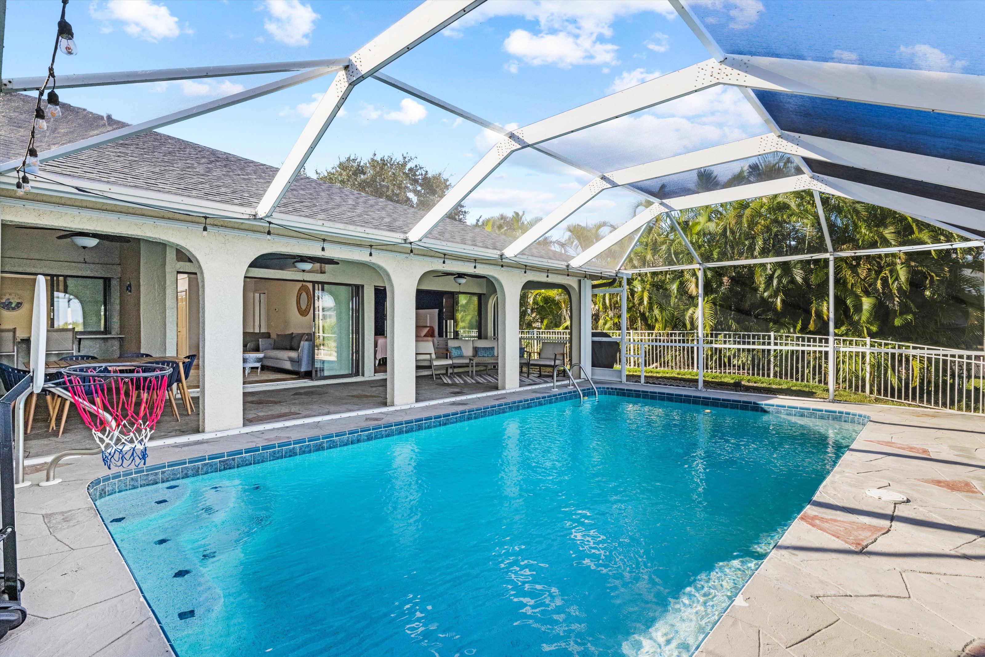 Lake Front Home w/ 2 Ensuites & Heated Pool photo 2