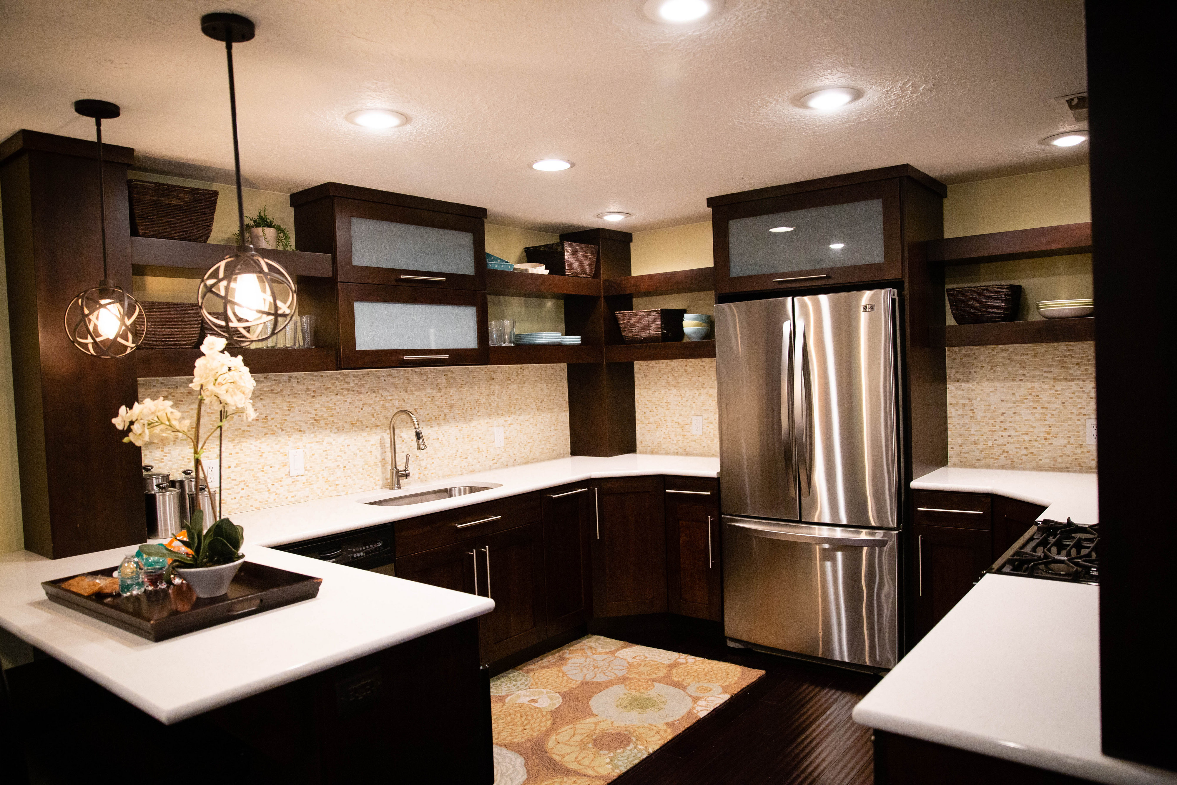 TRENDY SPACIOUS BASEMENT APARTMENT photo 3