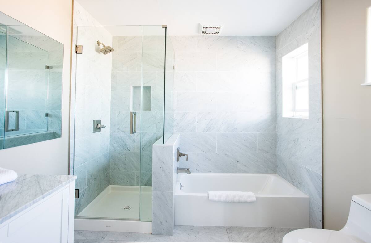 NOMAD SUITE | Private Deck | Laundry | Parking photo 3