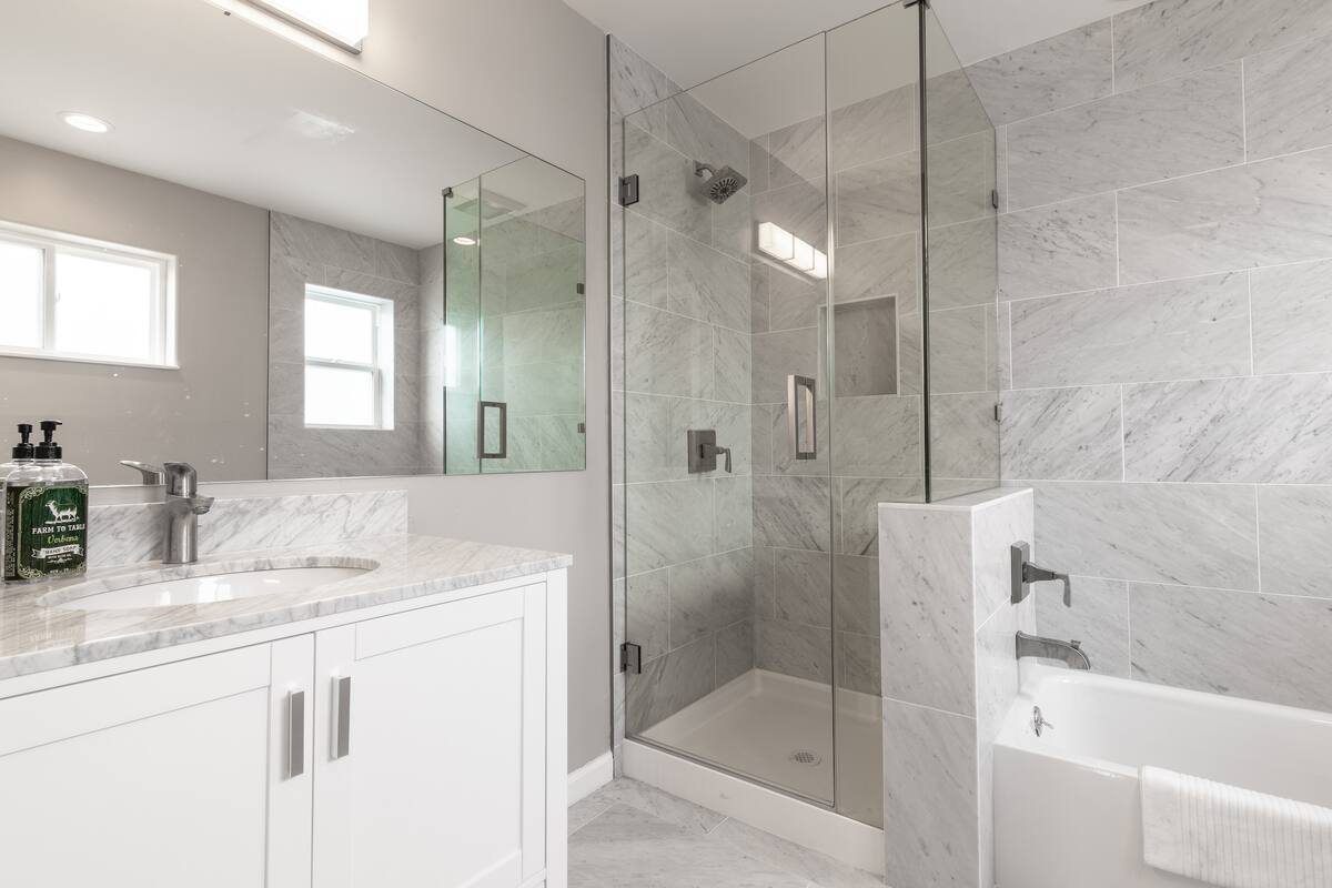 NOMAD SUITE | Private Deck | Laundry | Parking photo 4