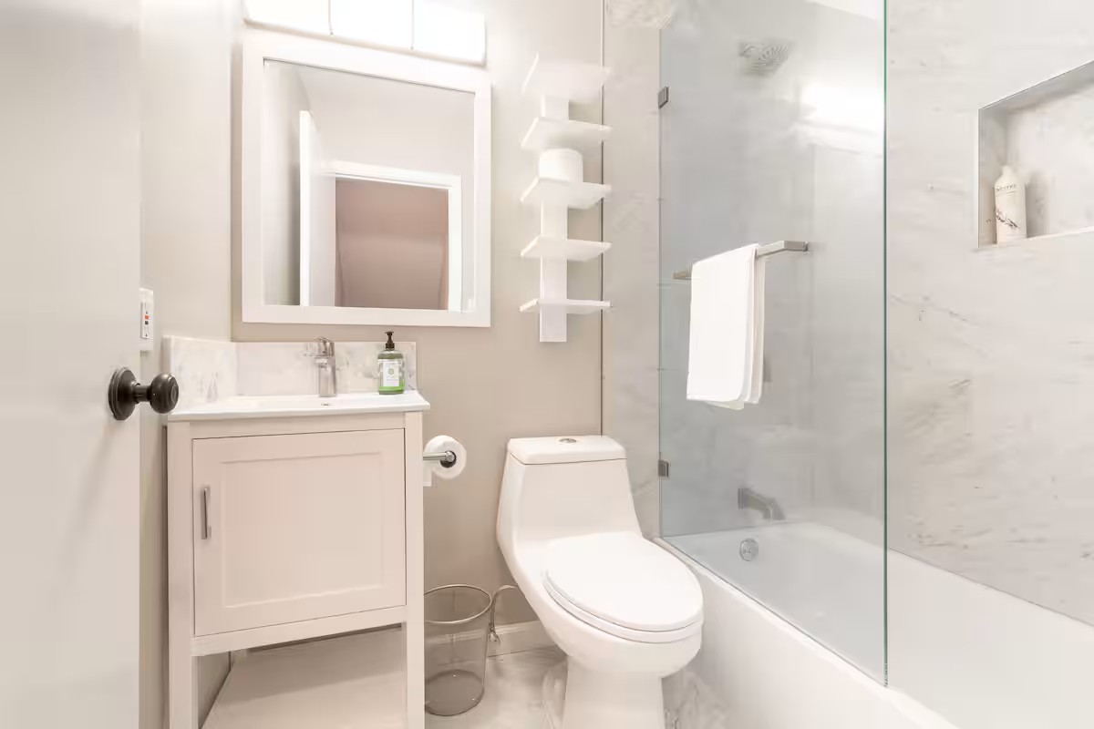 Oasis at Bayhaus | Fast Wifi | W/D | Housecleaning photo 4