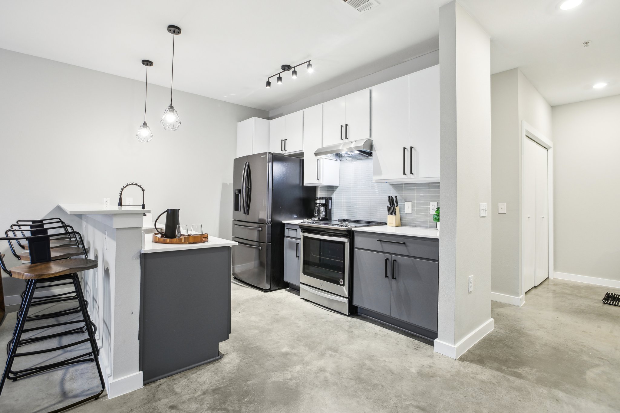 Chic Austin Condo - Modern Feel & Prime Location photo 4
