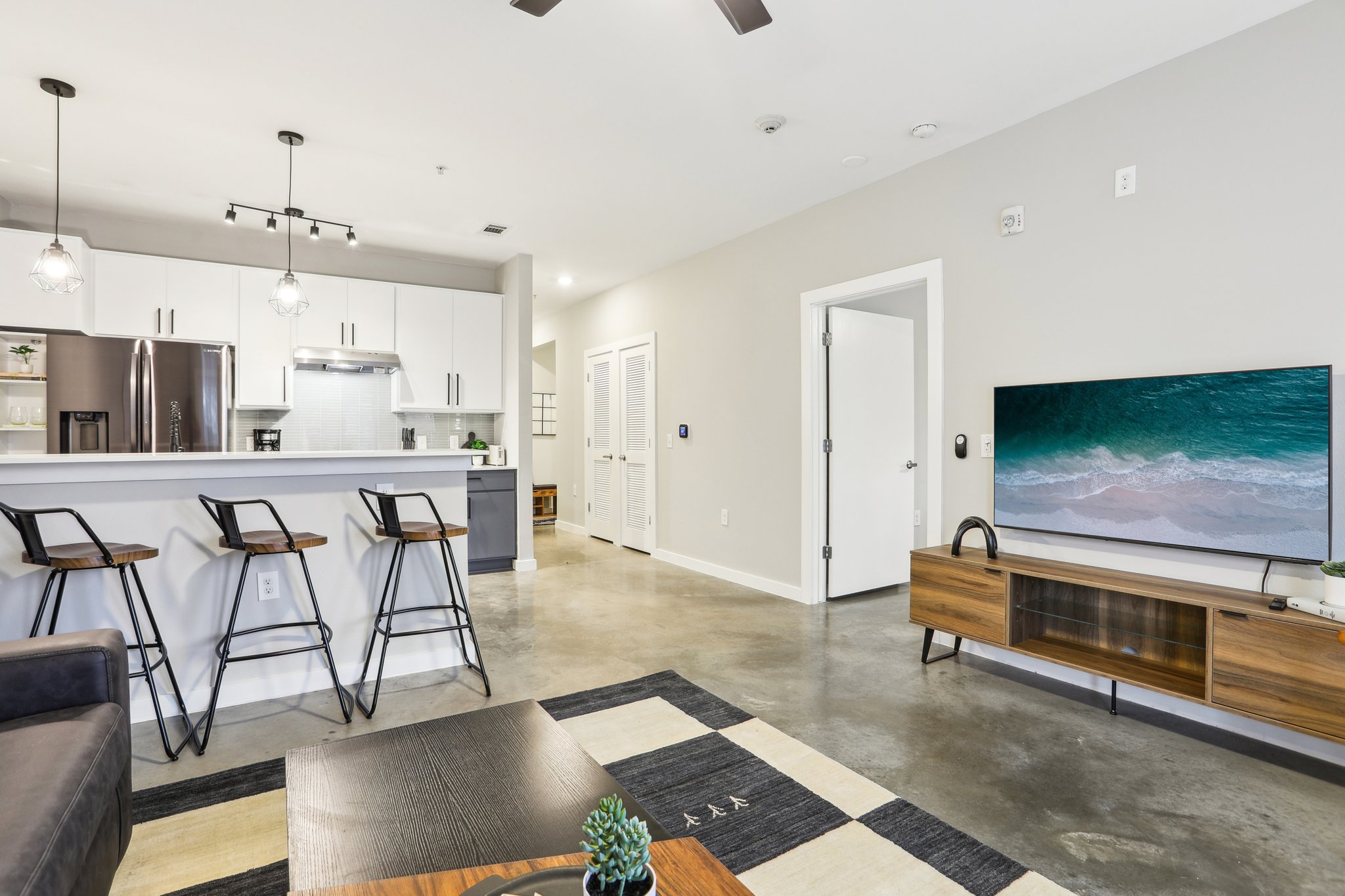 Chic Austin Condo - Modern Feel & Prime Location photo 3