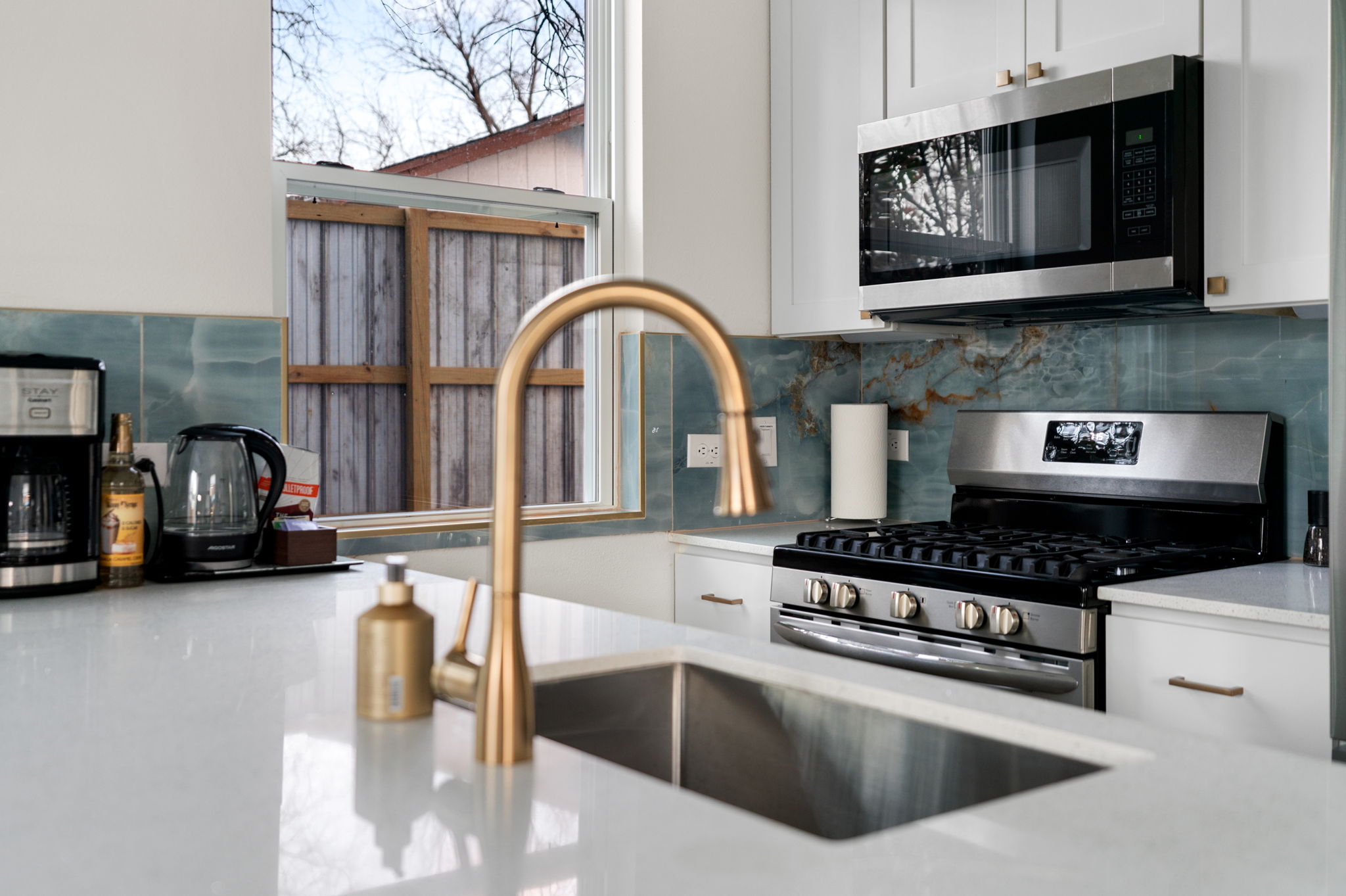 Brand New East Austin Retreat 2 Bed / 2 Bath Home photo 4