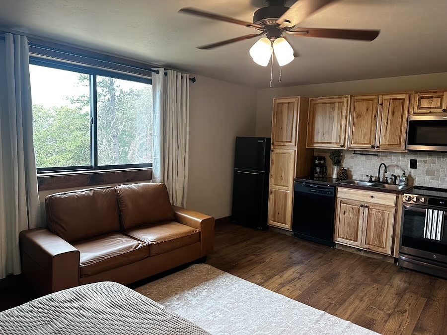 New Mountain Loft Retreat photo 5
