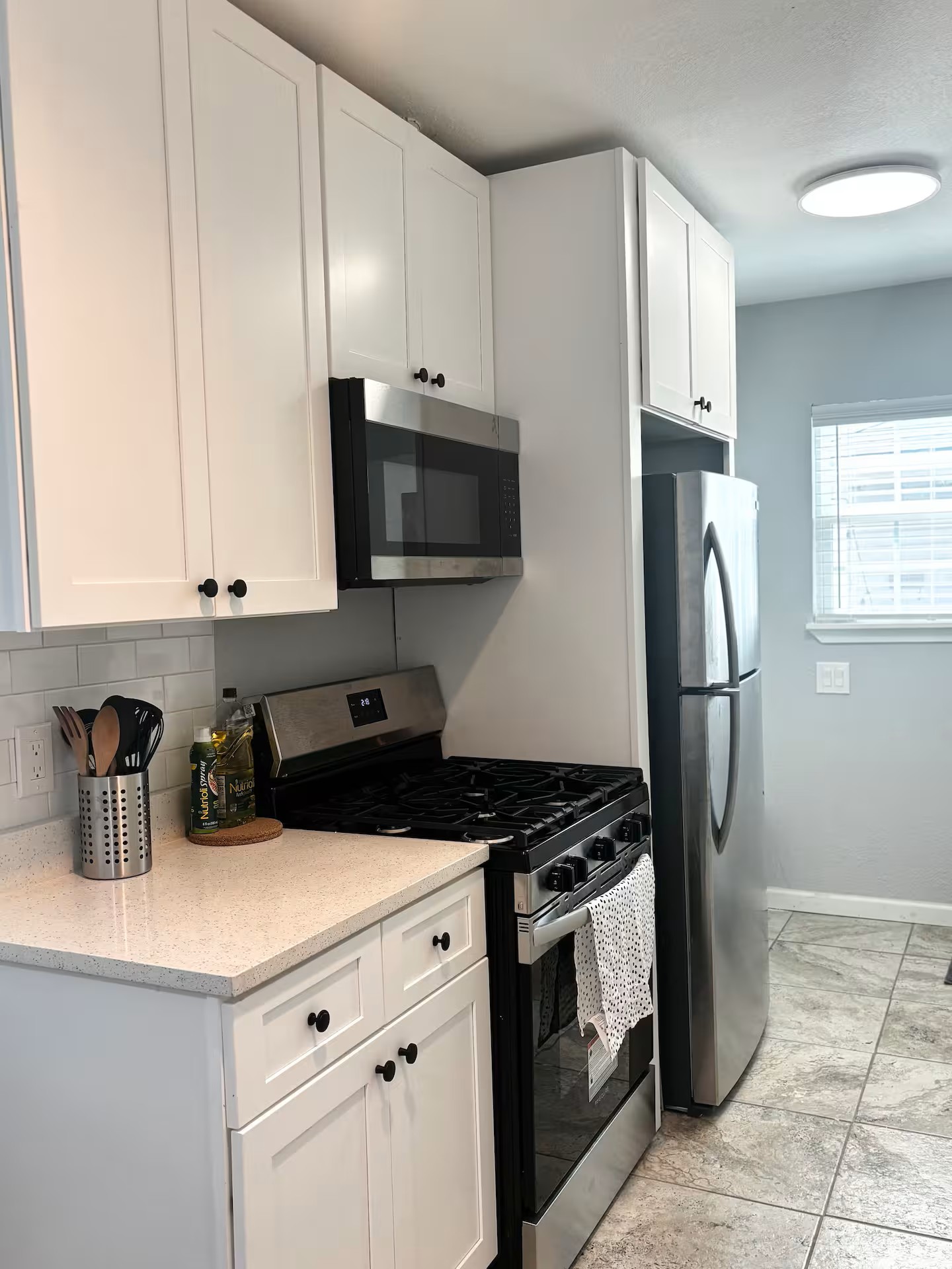 Cozy, modern 2bd near downtown Dallas photo 4