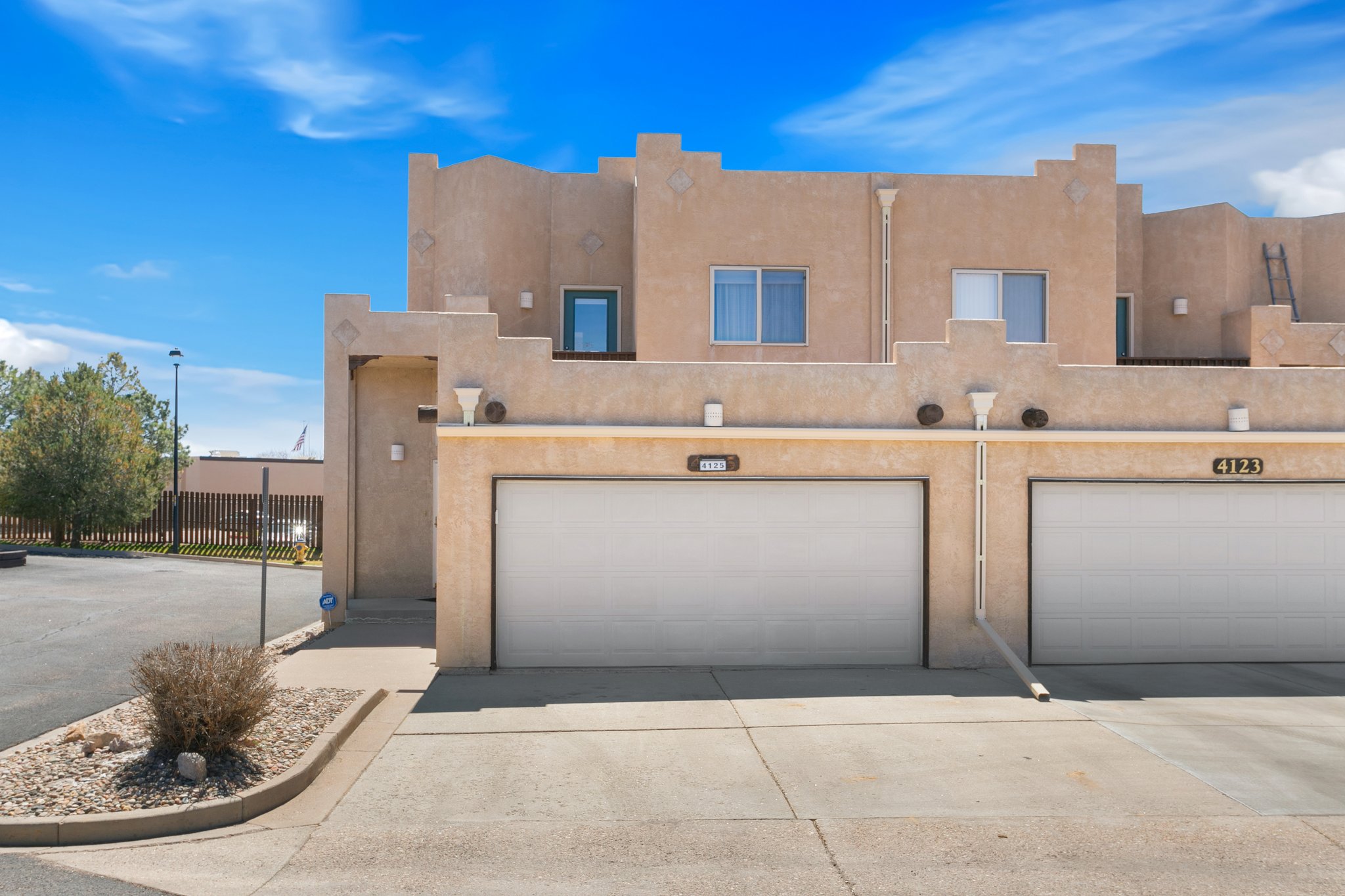 1810sq/f Executive Townhouse photo 2