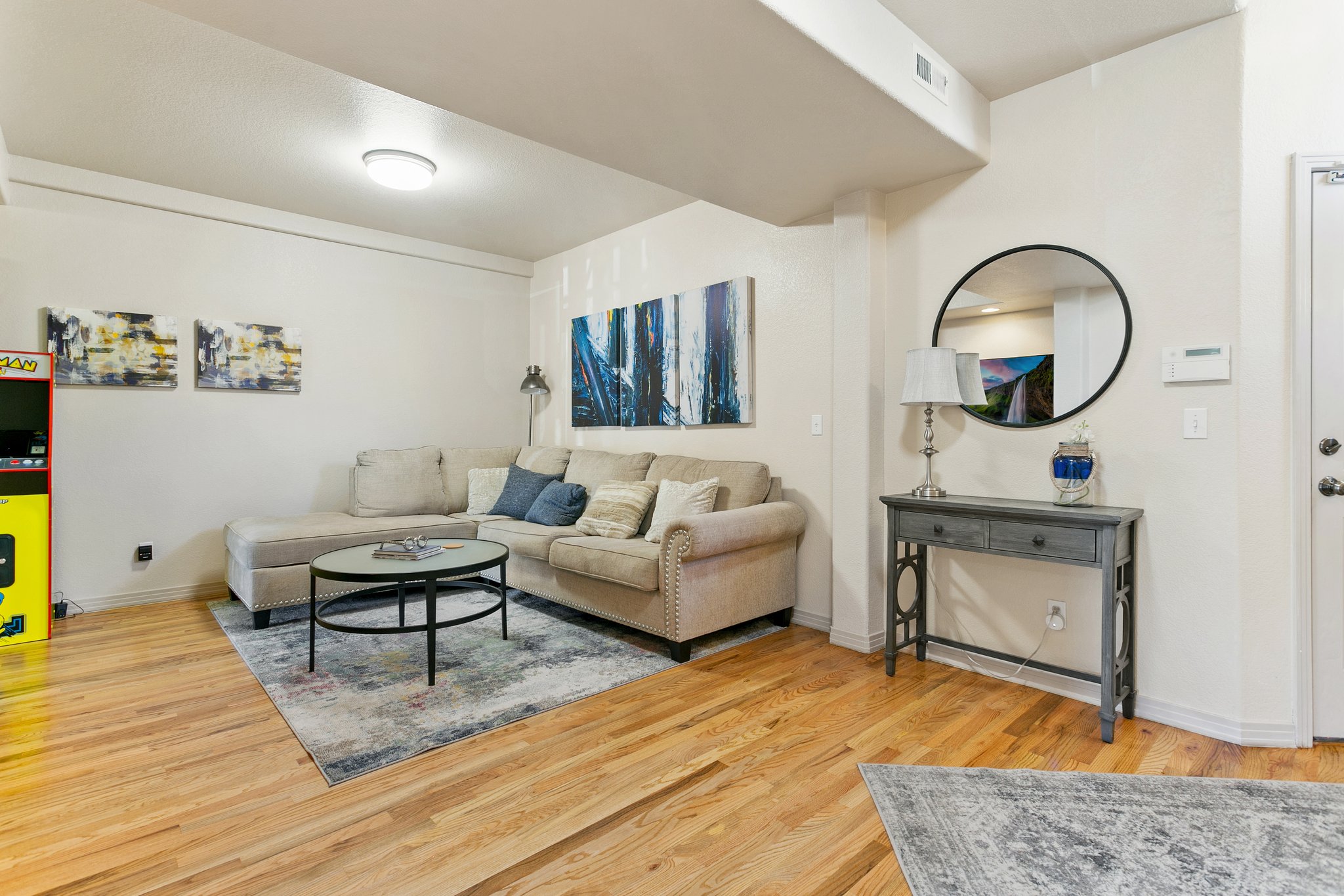 1810sq/f Executive Townhouse photo 5
