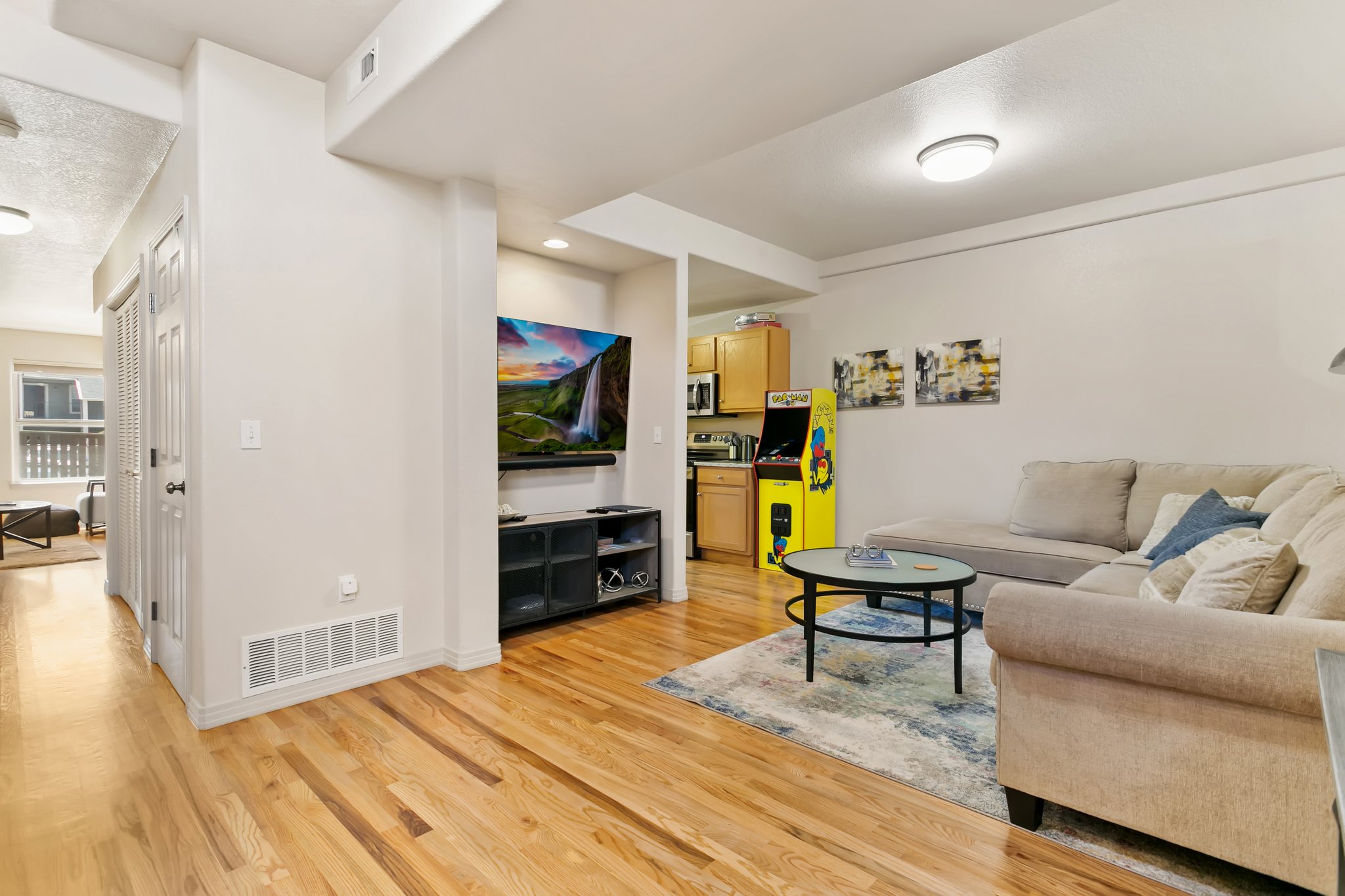 1810sq/f Executive Townhouse photo 3