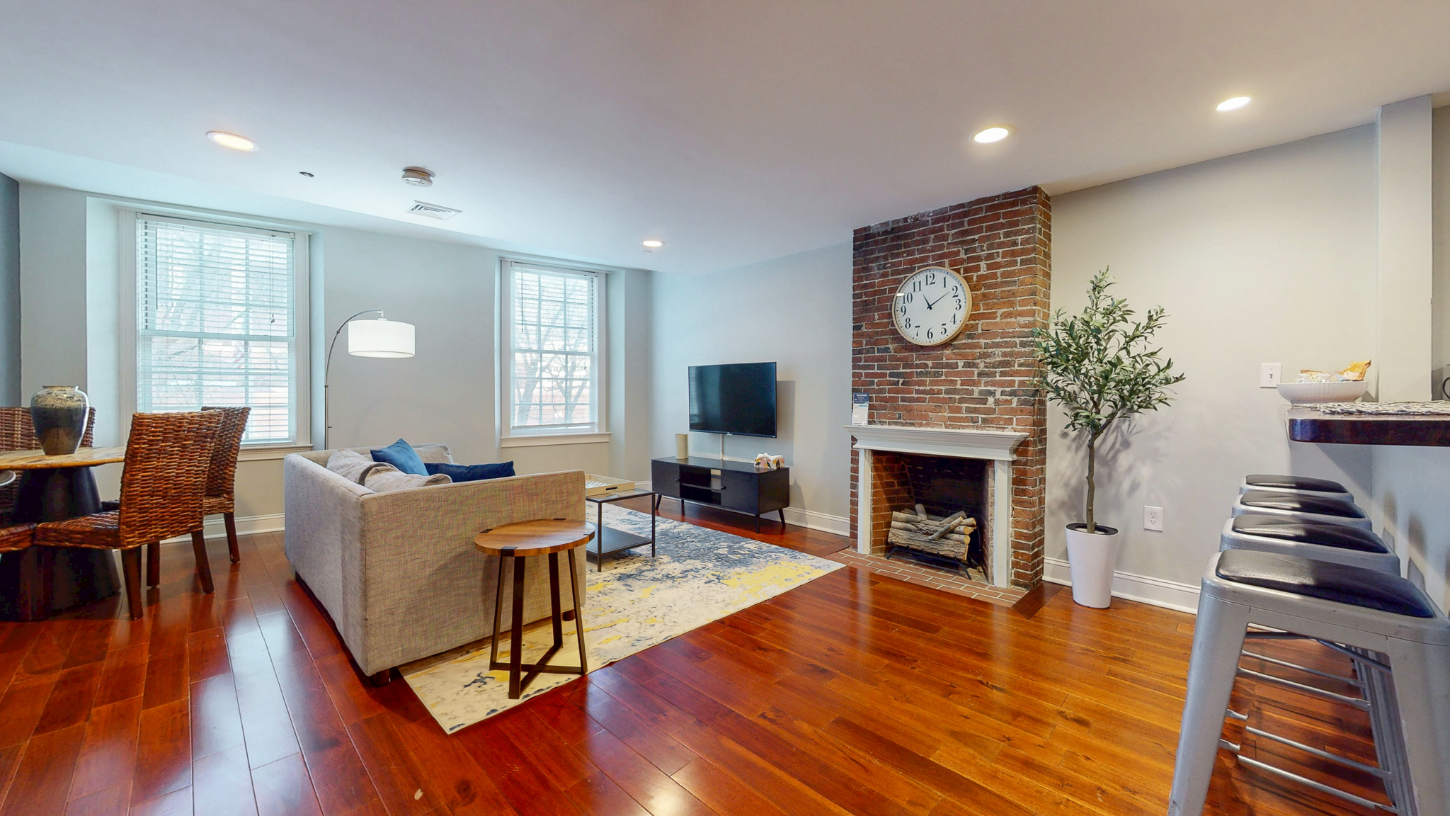Furnished, Spacious 1B in Boston’s Historic Faneui photo 3