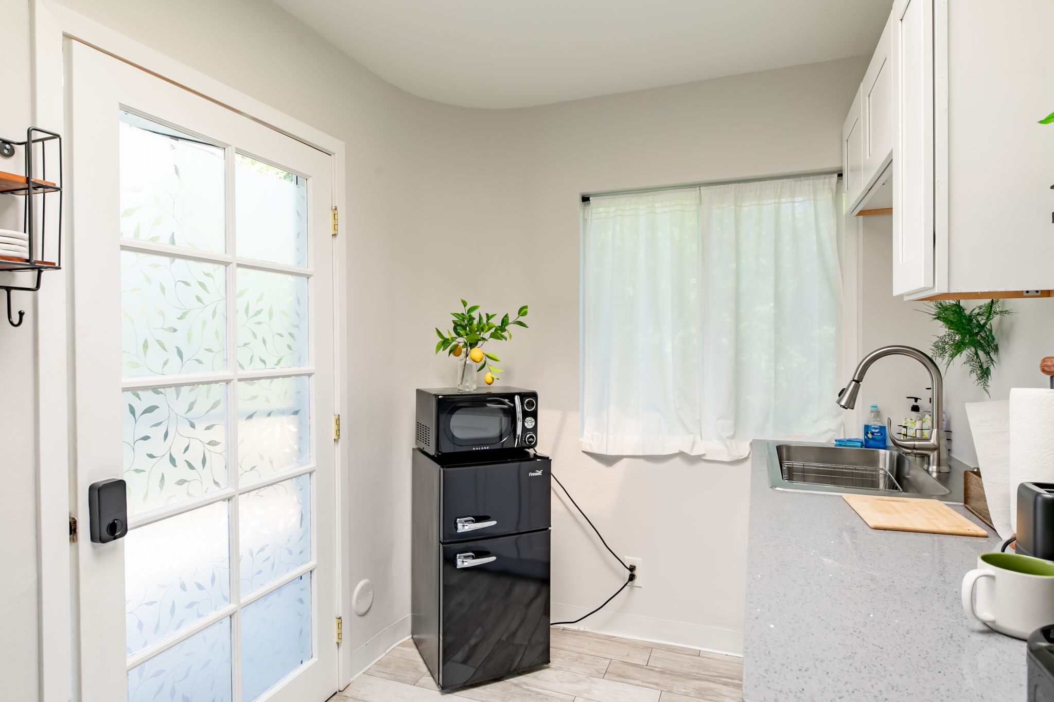 1BR Suite w/ Smart TV, Kitchenette near Disneyland photo 2