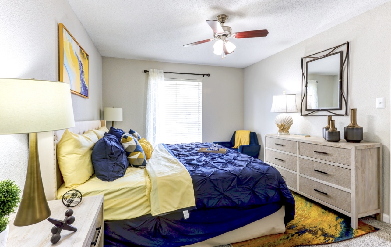 2 Charming APT photo 3