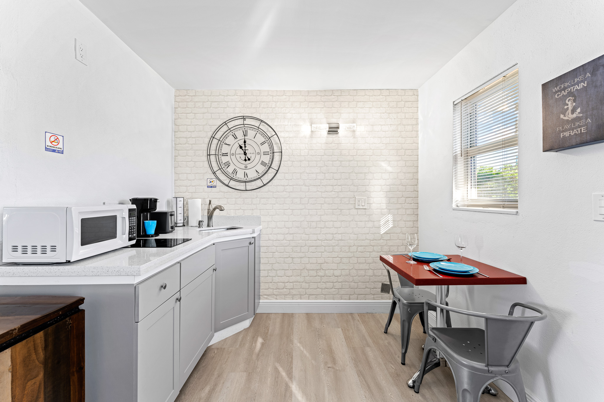 Steps From The Beach - Fully Renovated Studio photo 4