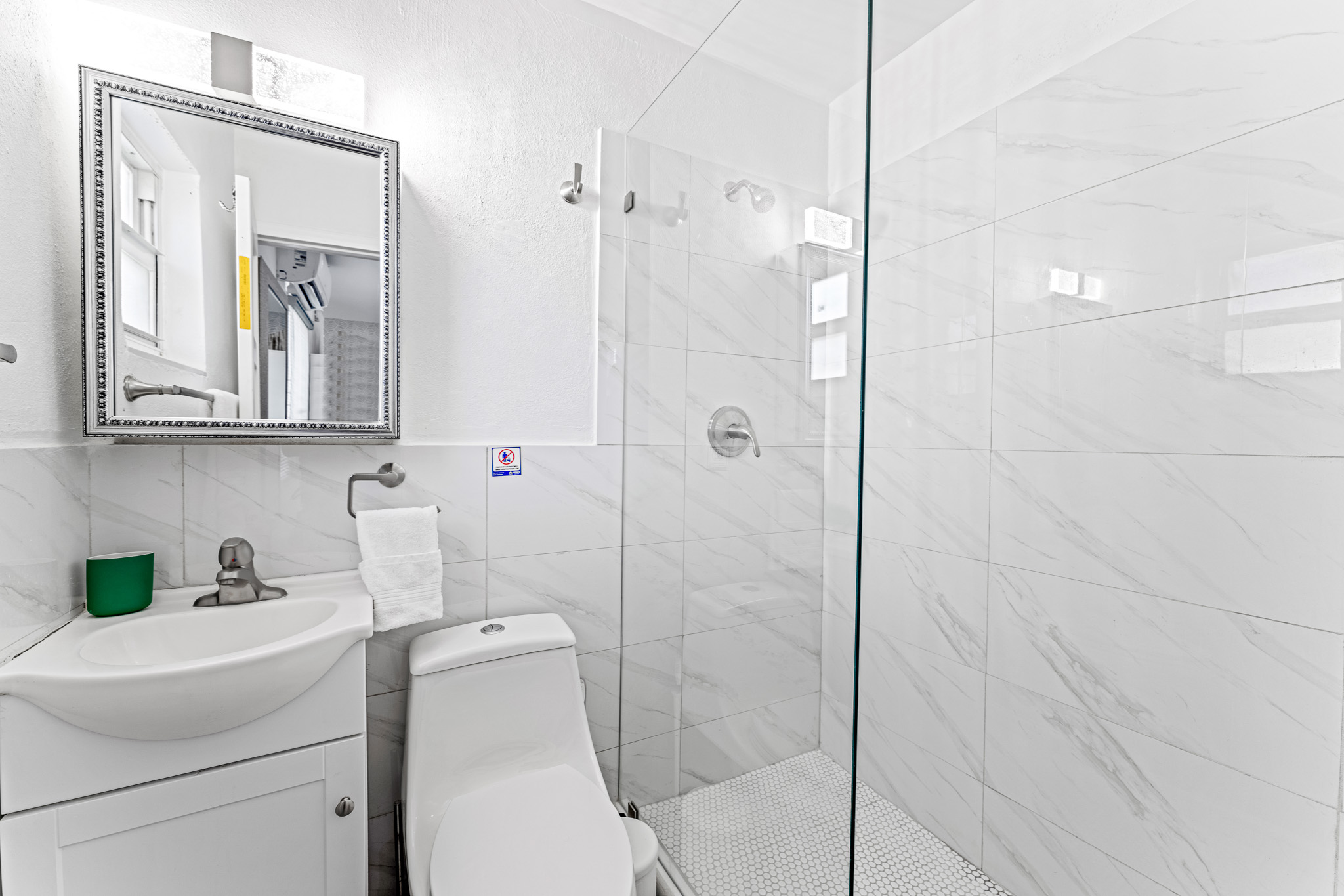 Steps From The Beach - Fully Renovated Studio photo 5