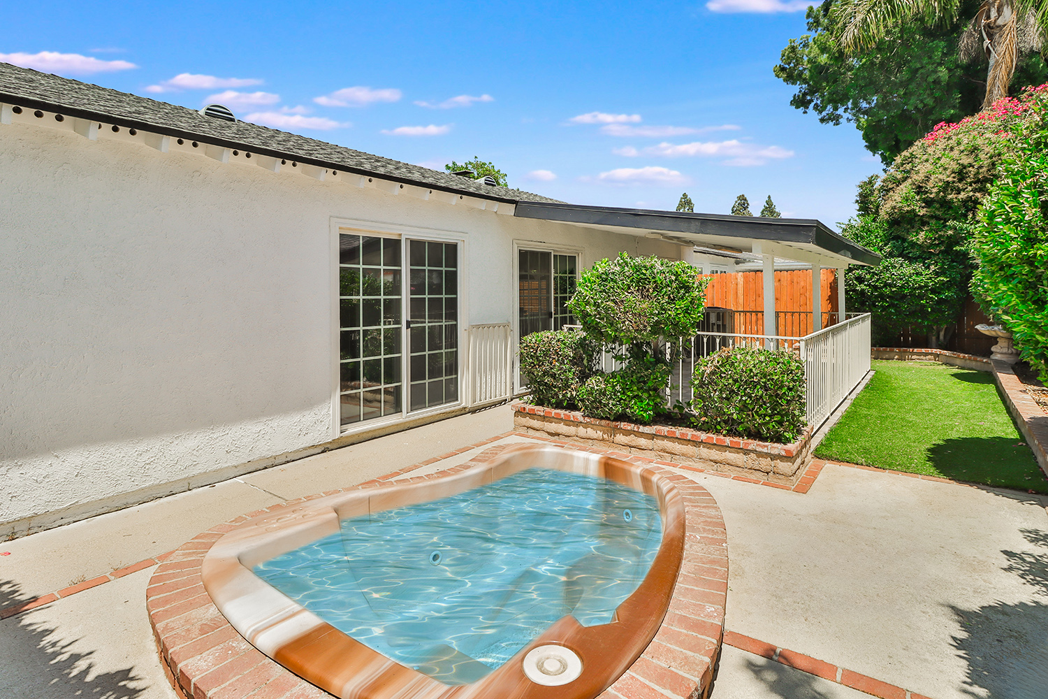 Socal Sun Simi Valley  Retreat  with Jacuzzi    photo 2