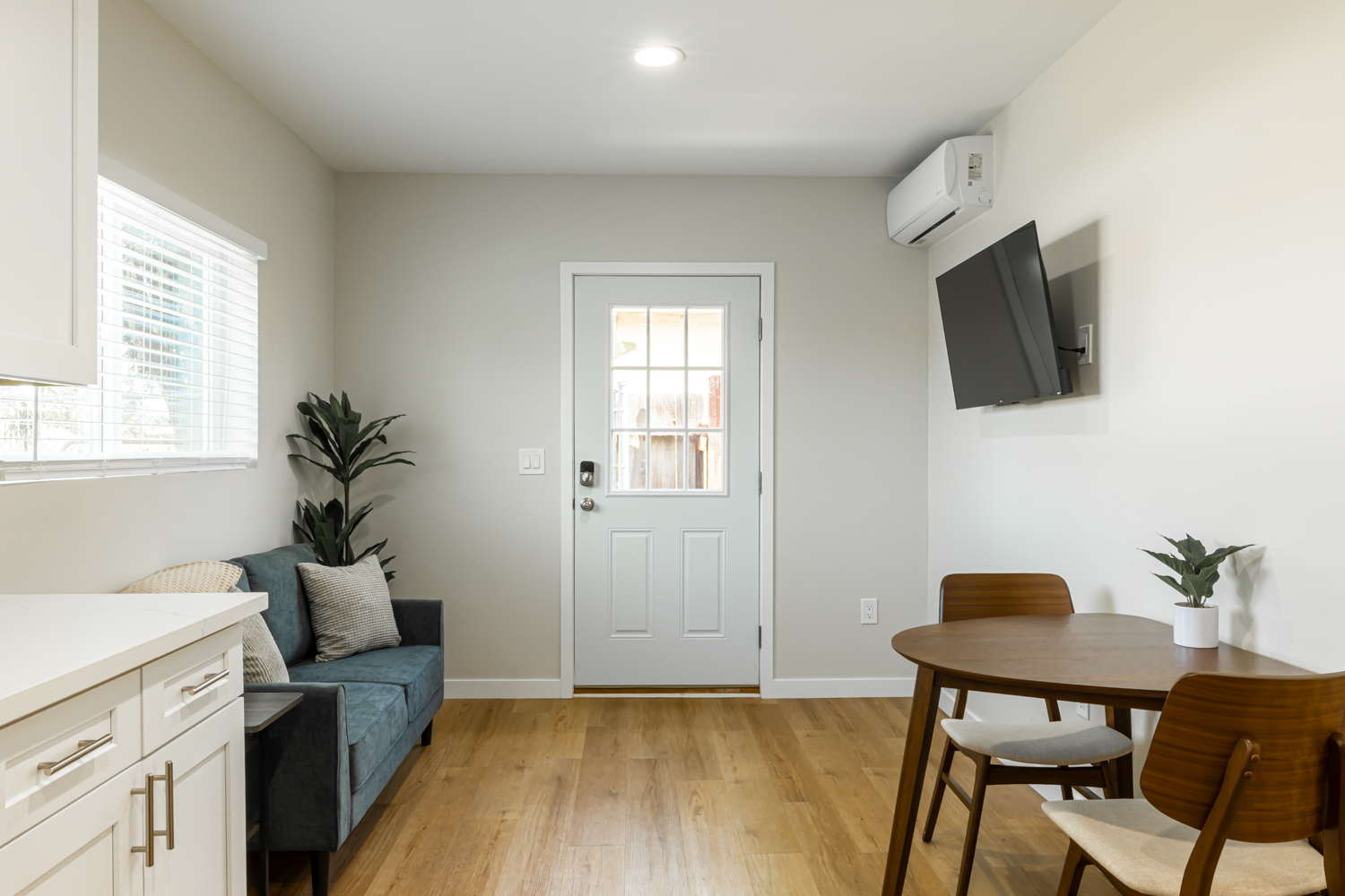 Cozy Casa | Sleek & Modern Monthly Stay photo 2