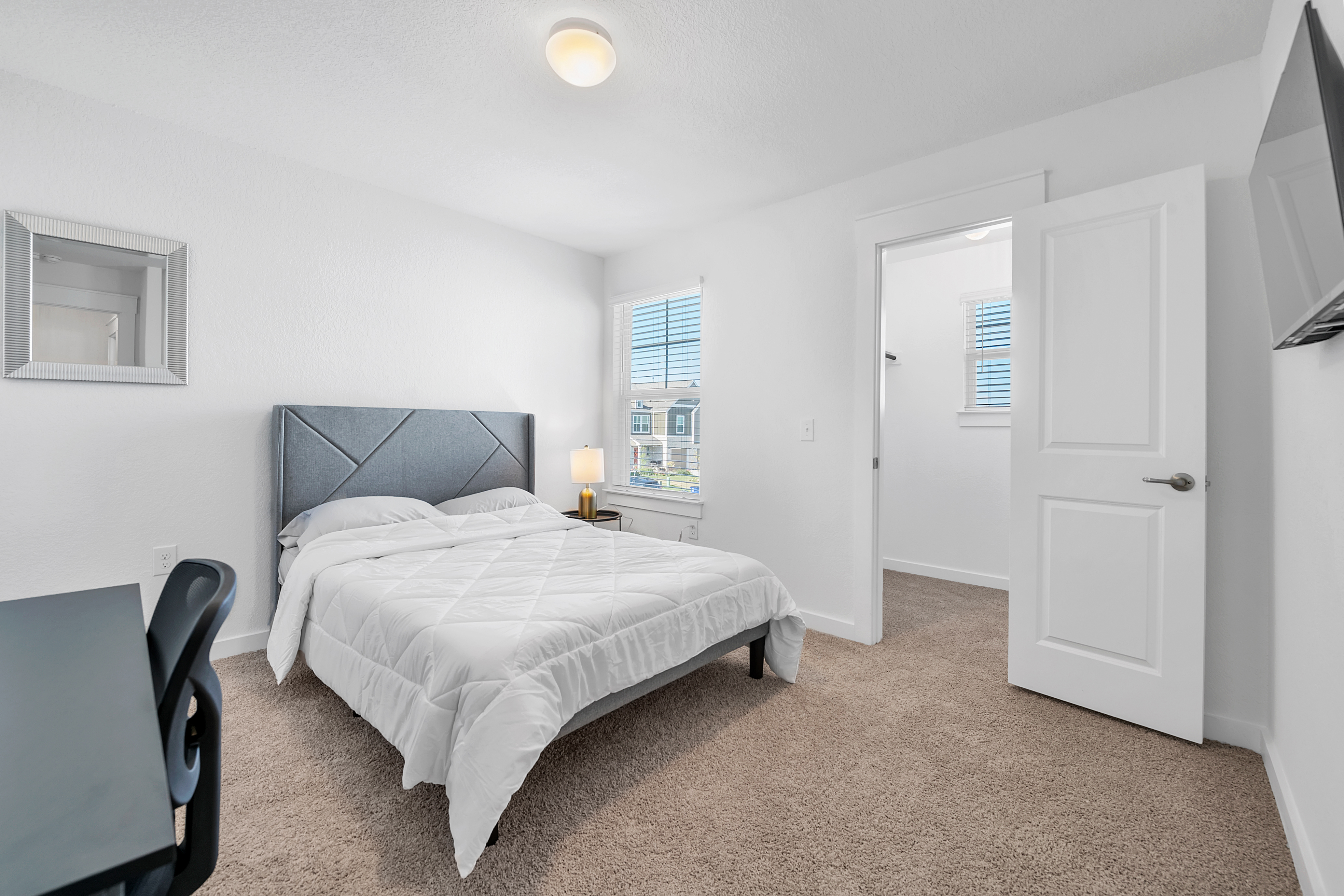 Modern Room next to Tesla, Airport & COTA photo 5
