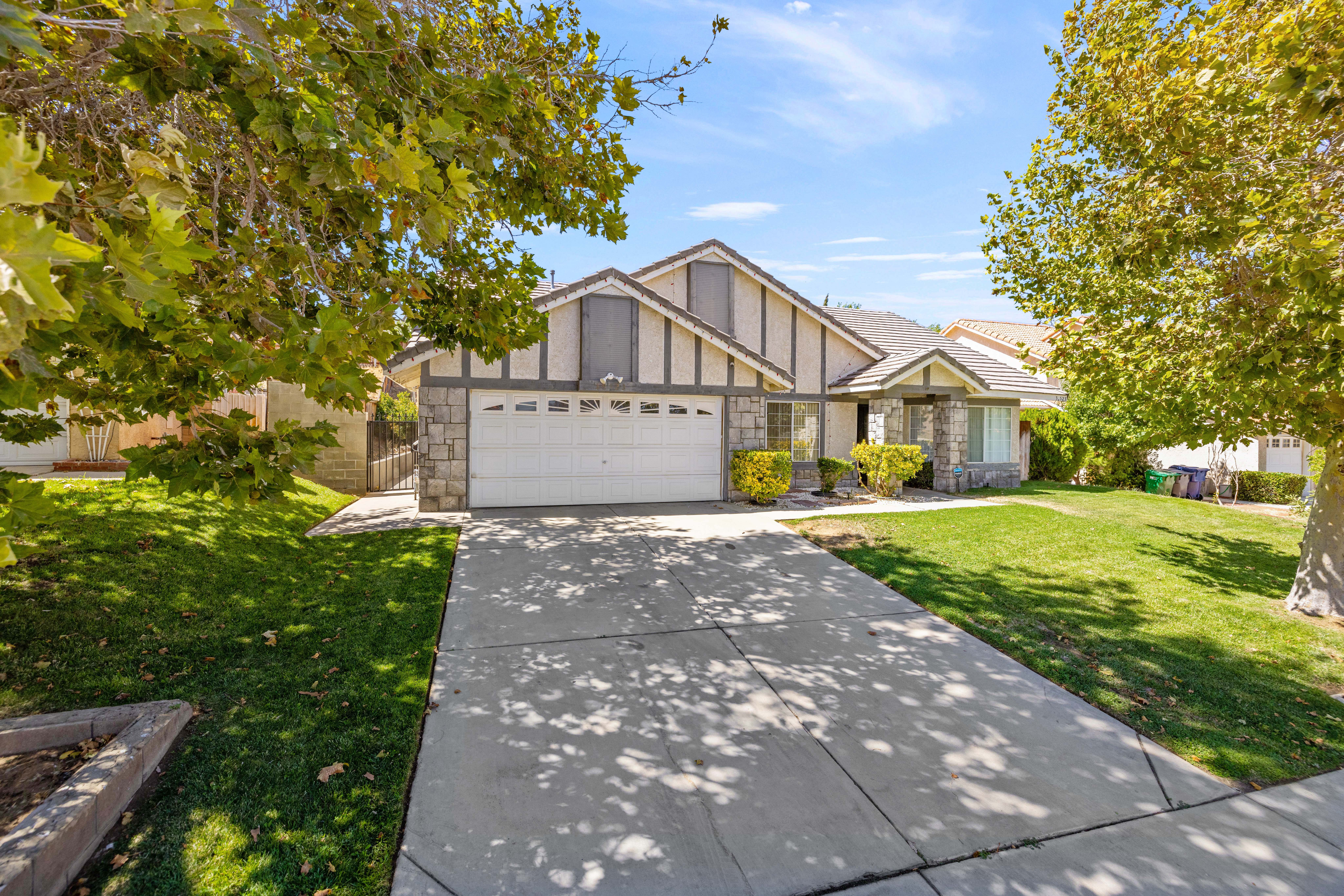 Spacious Retreat on Chalfont Ln, Palmdale, CA photo 3