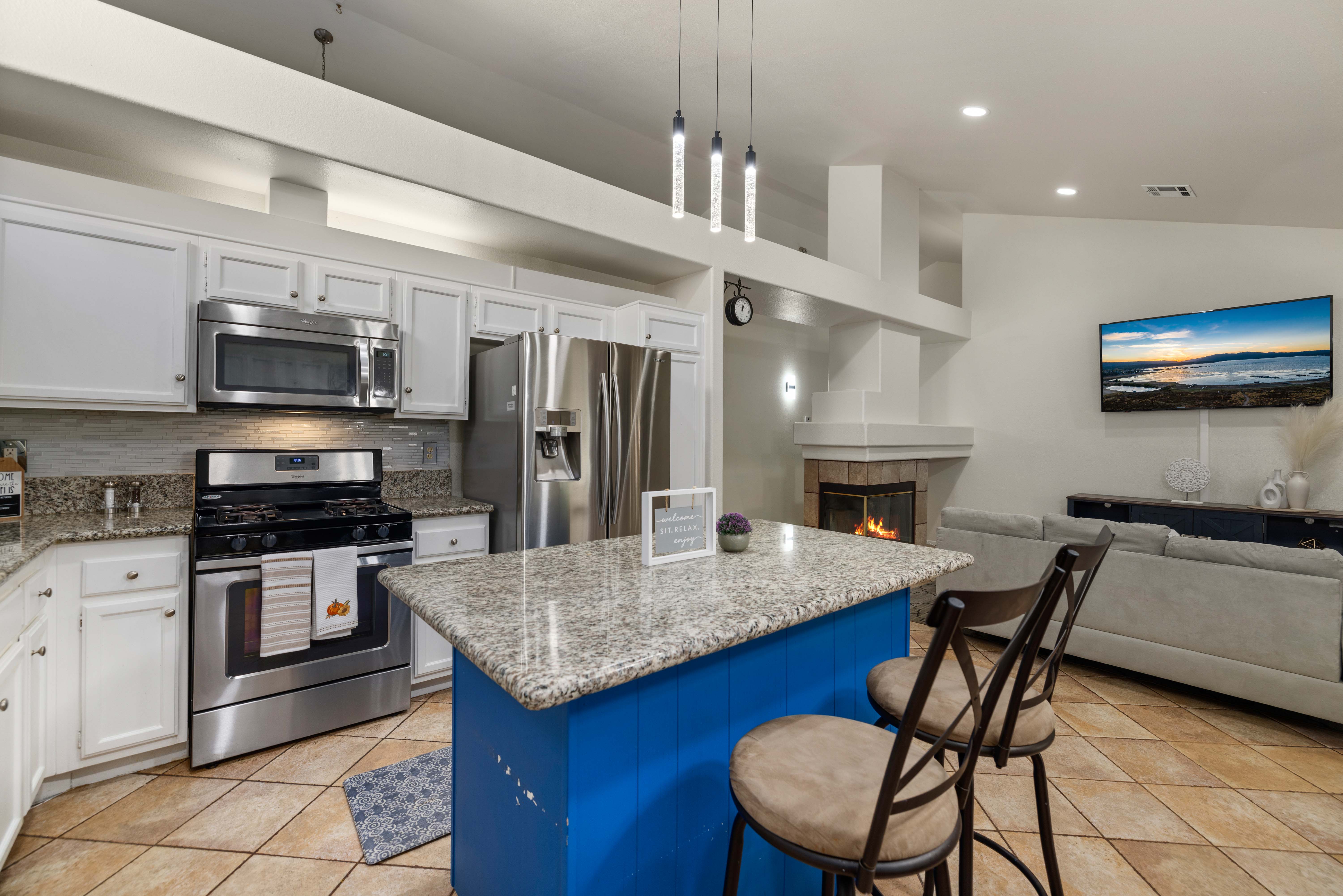 Spacious Retreat on Chalfont Ln, Palmdale, CA photo 2