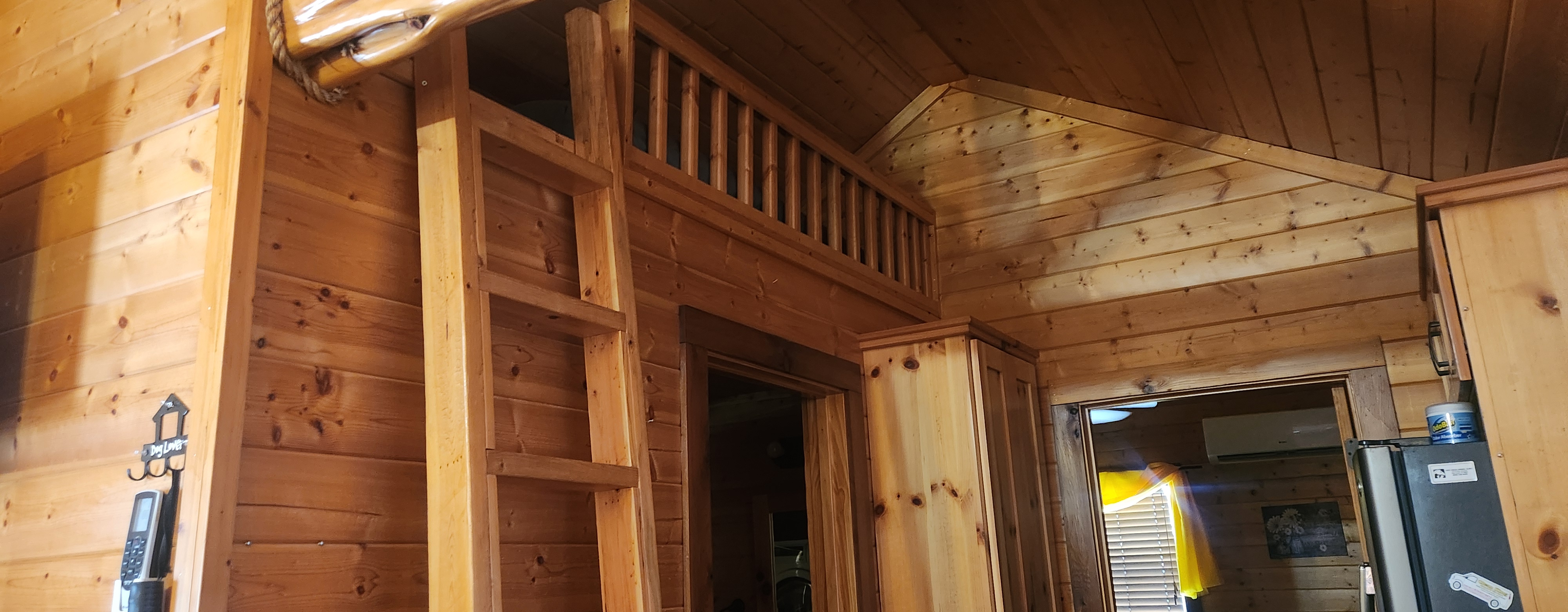 MewMaws Country Cabin photo 3