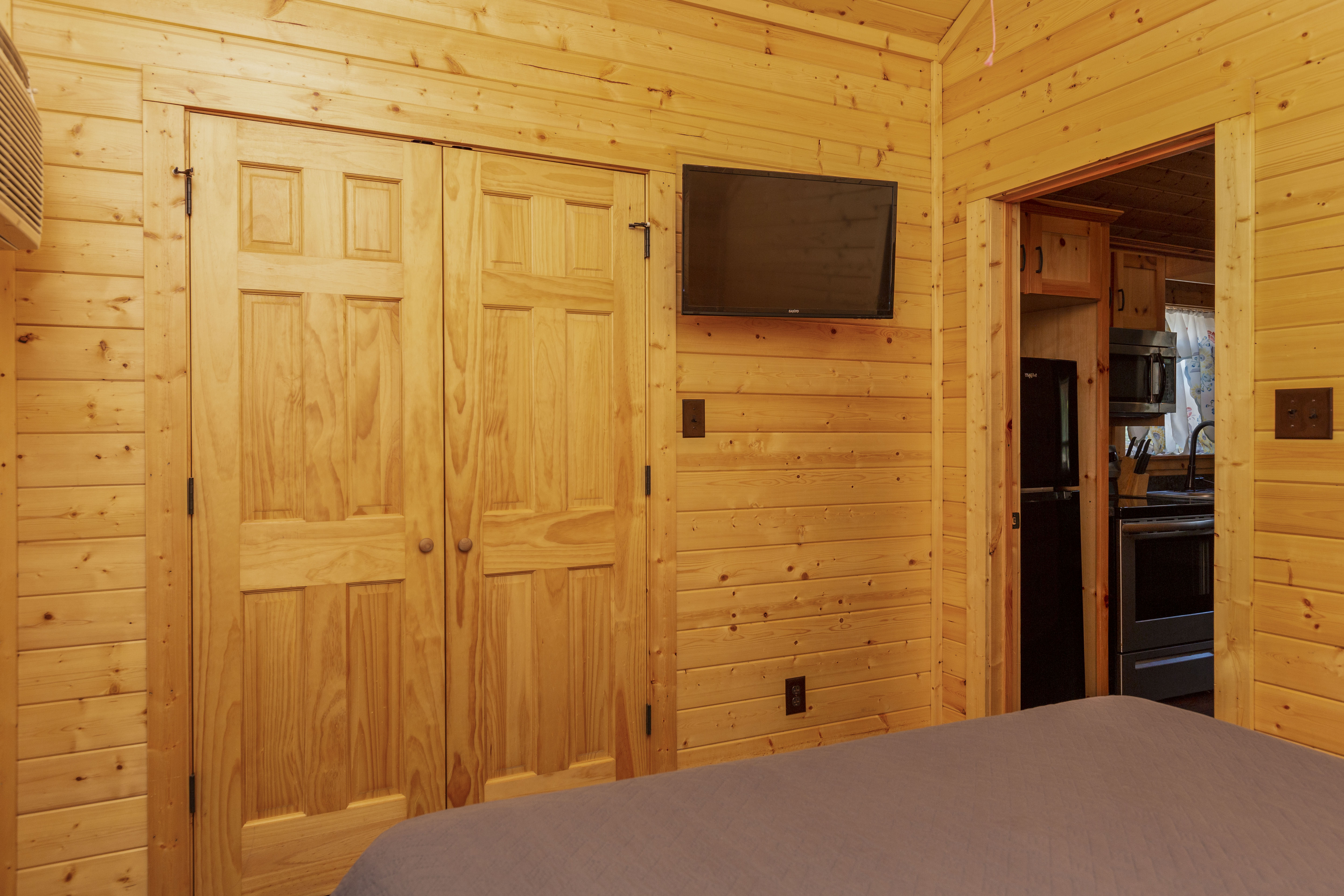 Cozy Log Cabin 12 photo 3