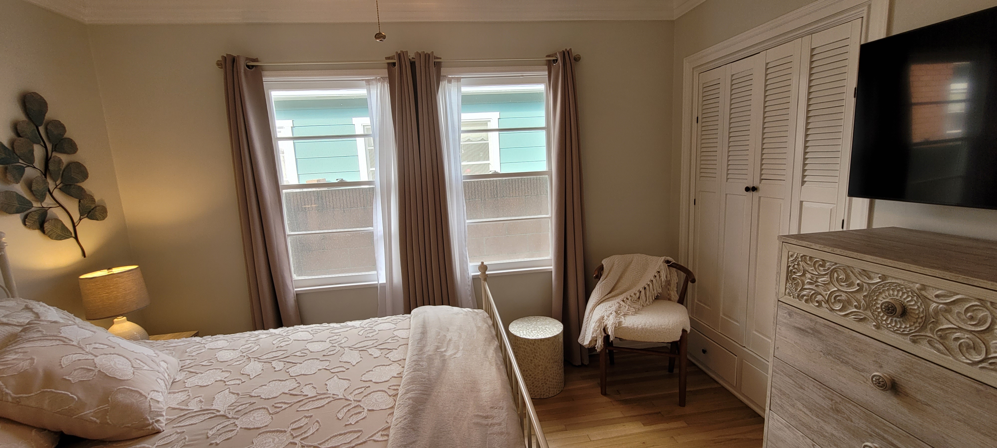 Private Bedroom / Shared Bath with One Female  photo 2