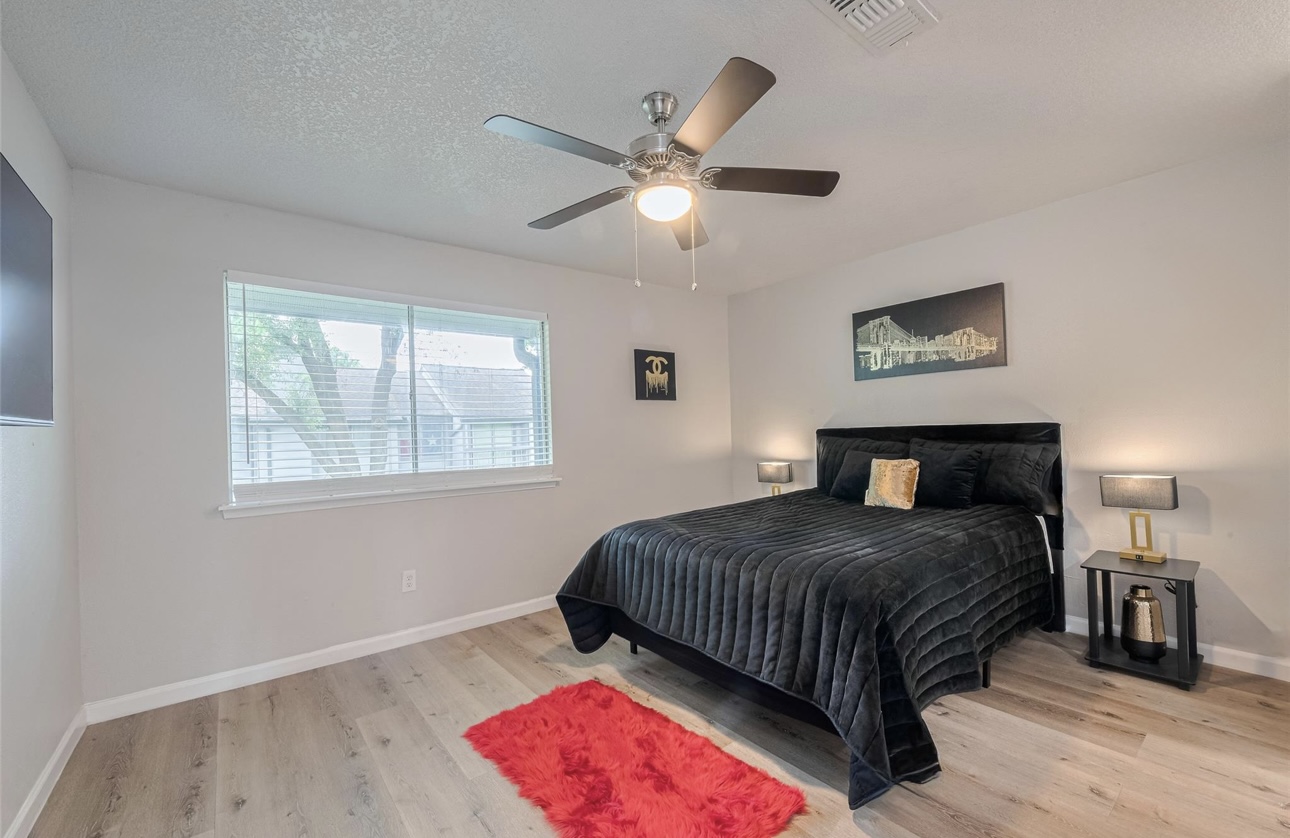 Private Room Bed/Bath with All Bills Paid photo 3