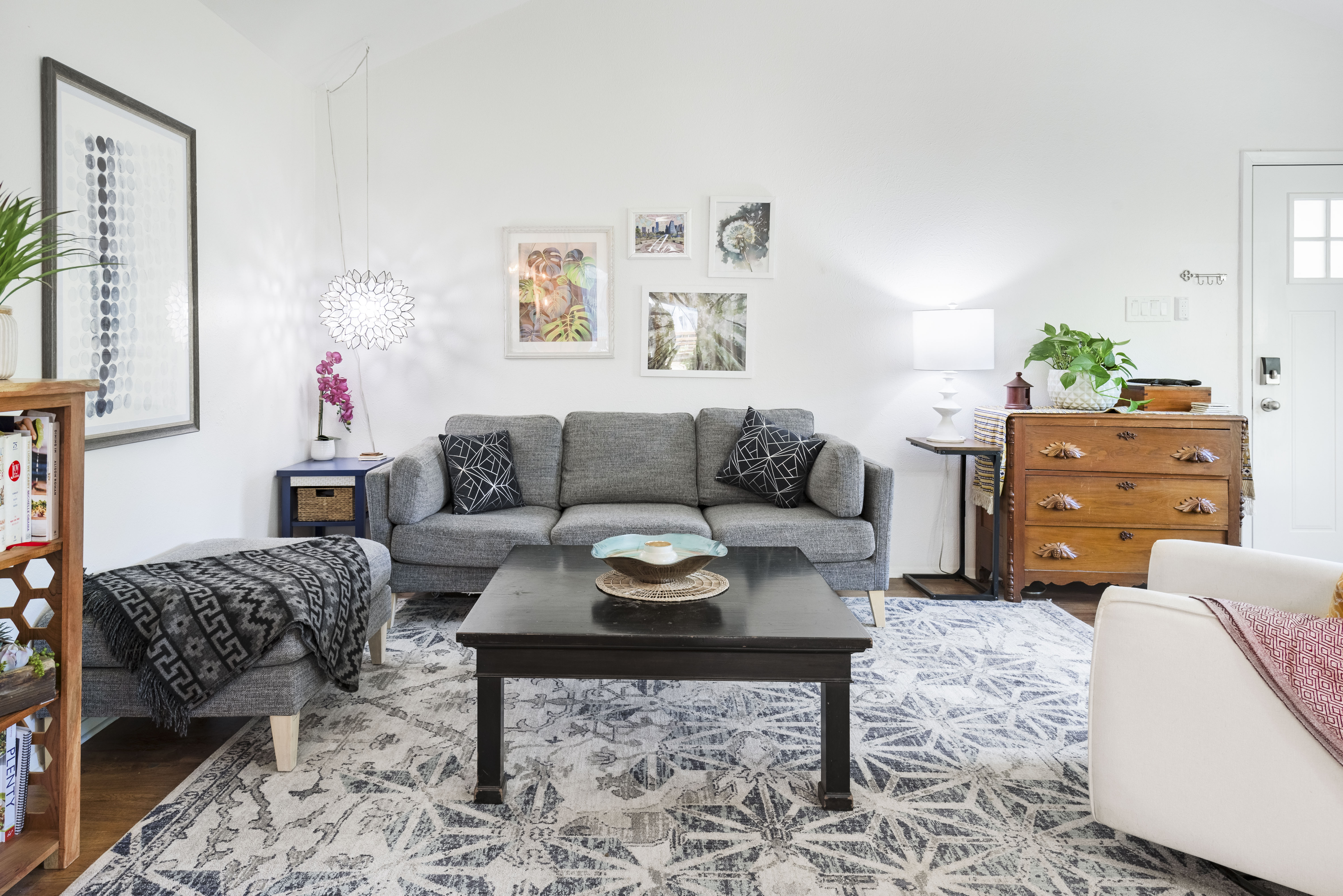 Modern Duplex in quiet, convenient neighborhood.  photo 3