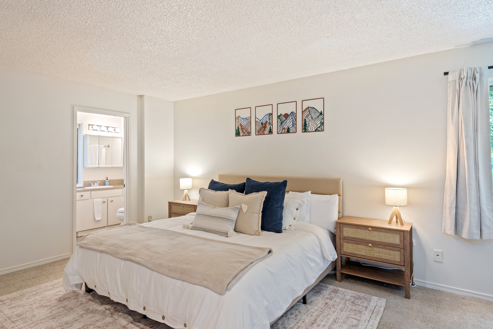 Spacious & Bright, 1st Floor, Balcony, Parking Inc photo 2
