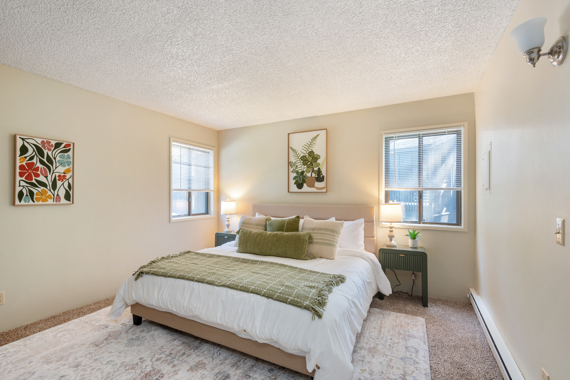Spacious 1st Floor, Balcony, Off street Parking photo 4