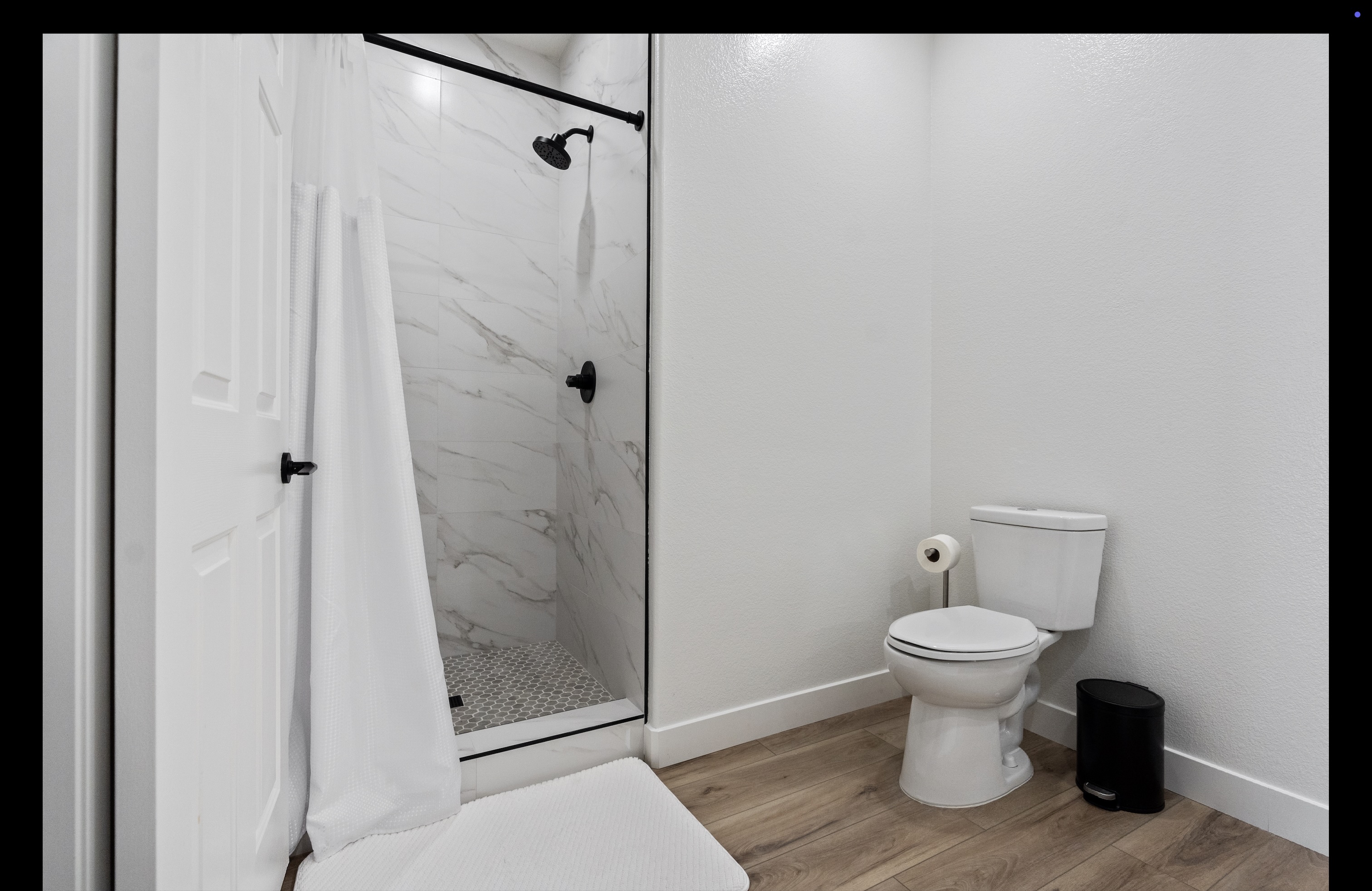 Modern, Furnished, 30+ Day Stay! Booking Fast! photo 4