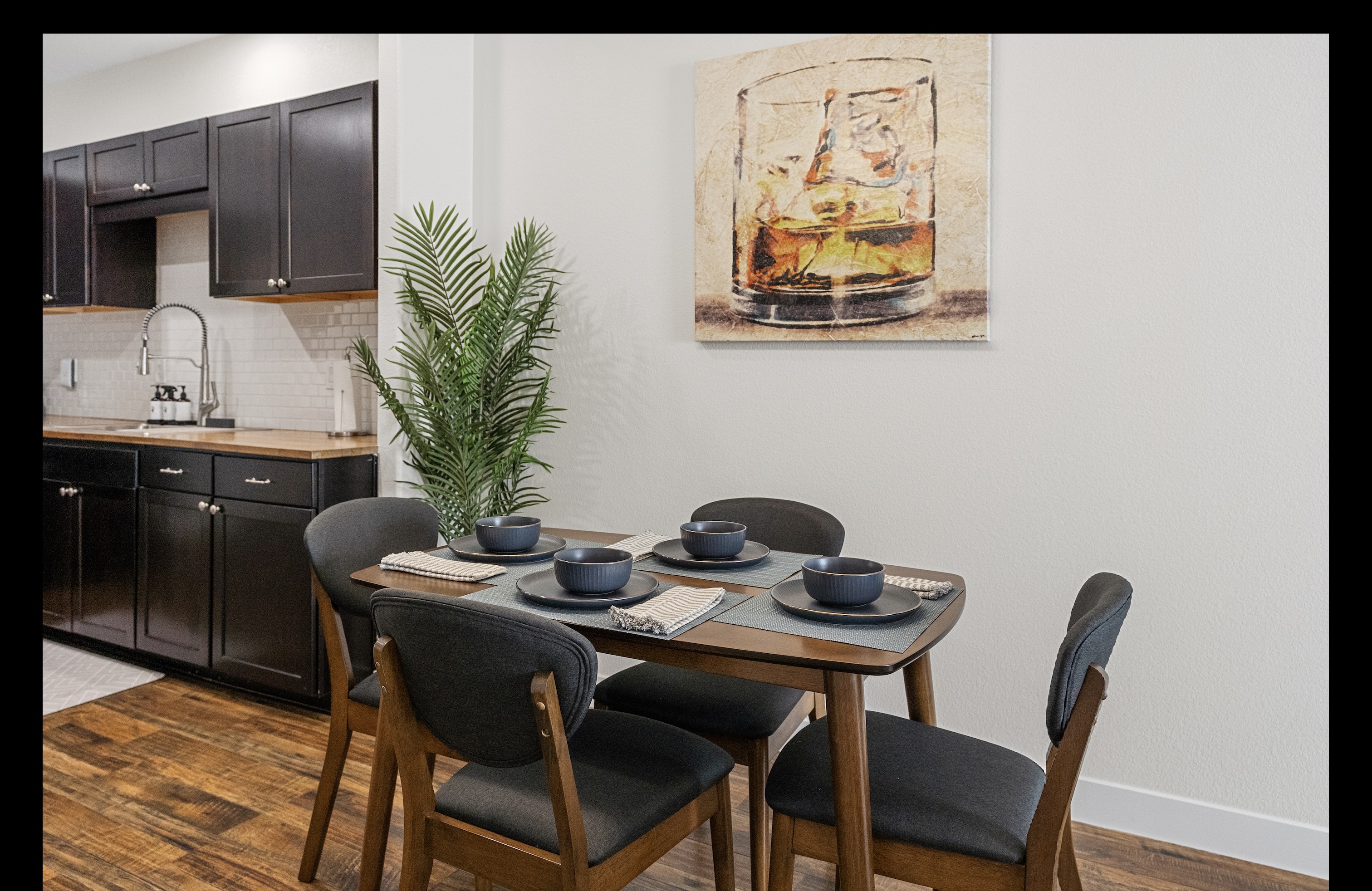 Modern, Furnished, 30+ Day Stay! Booking Fast! photo 5