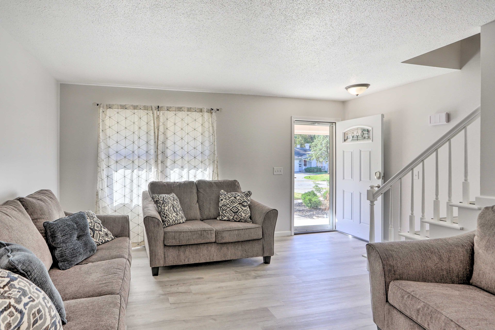- Cozy Suburban Retreat  Near Toledo Botanical Gar photo 5