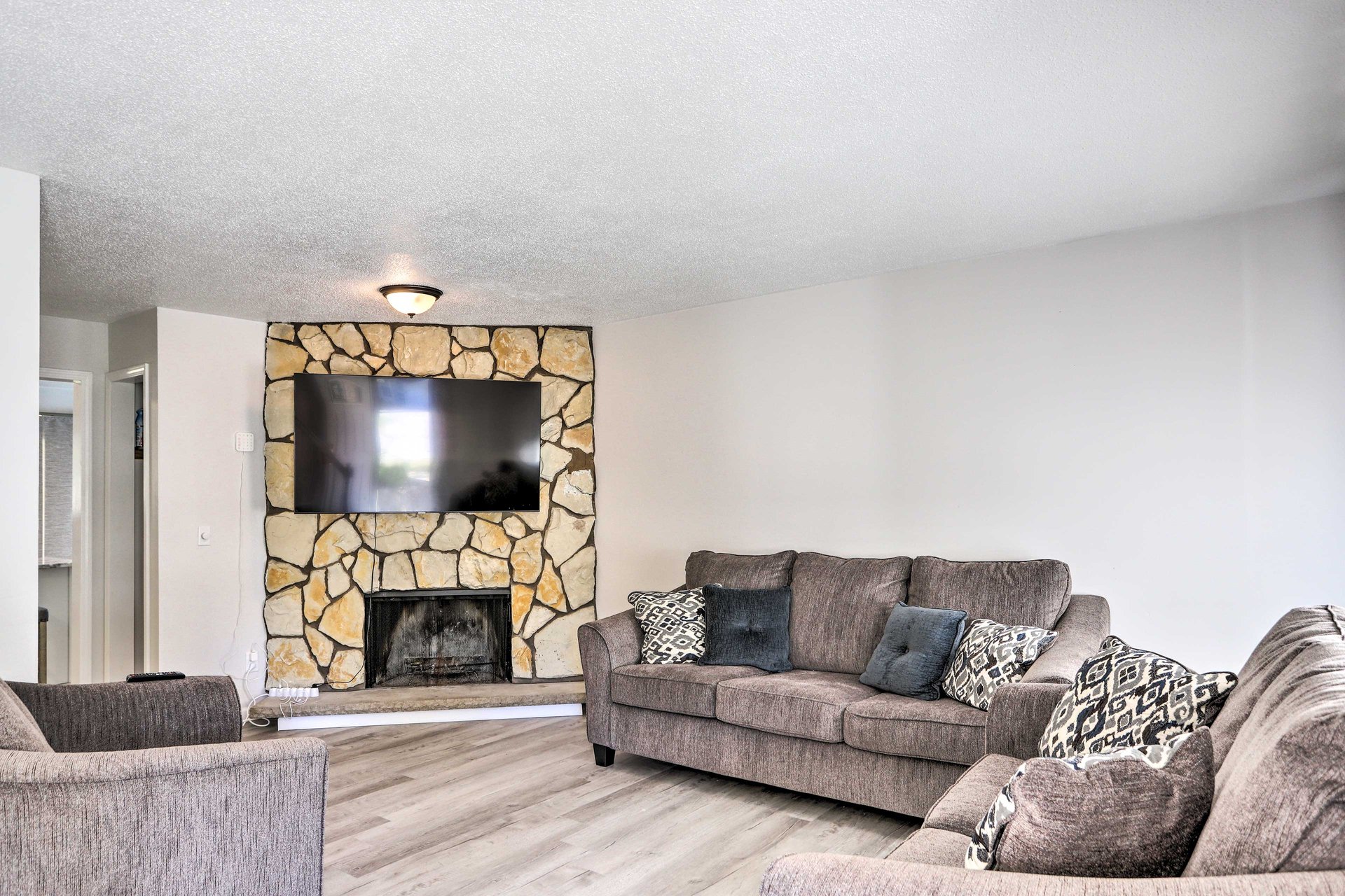 - Cozy Suburban Retreat  Near Toledo Botanical Gar photo 2