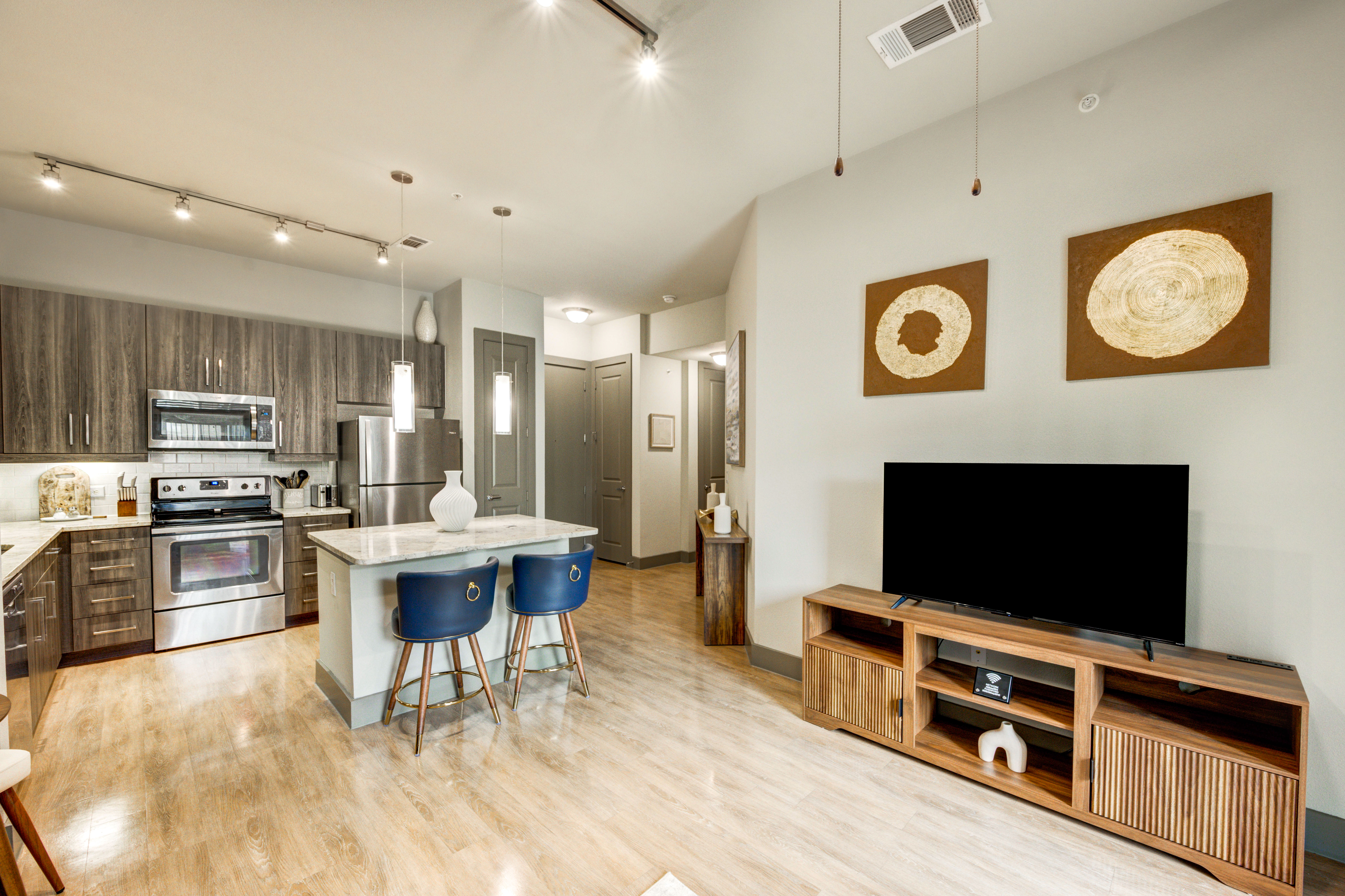 Executive Stay w/ King Suite photo 3