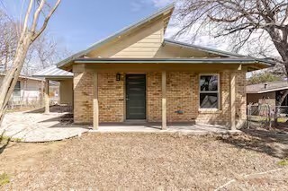 Charming 3-Bedroom Home in Highland District photo 2