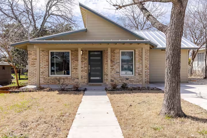Charming 3-Bedroom Home in Highland District photo 5
