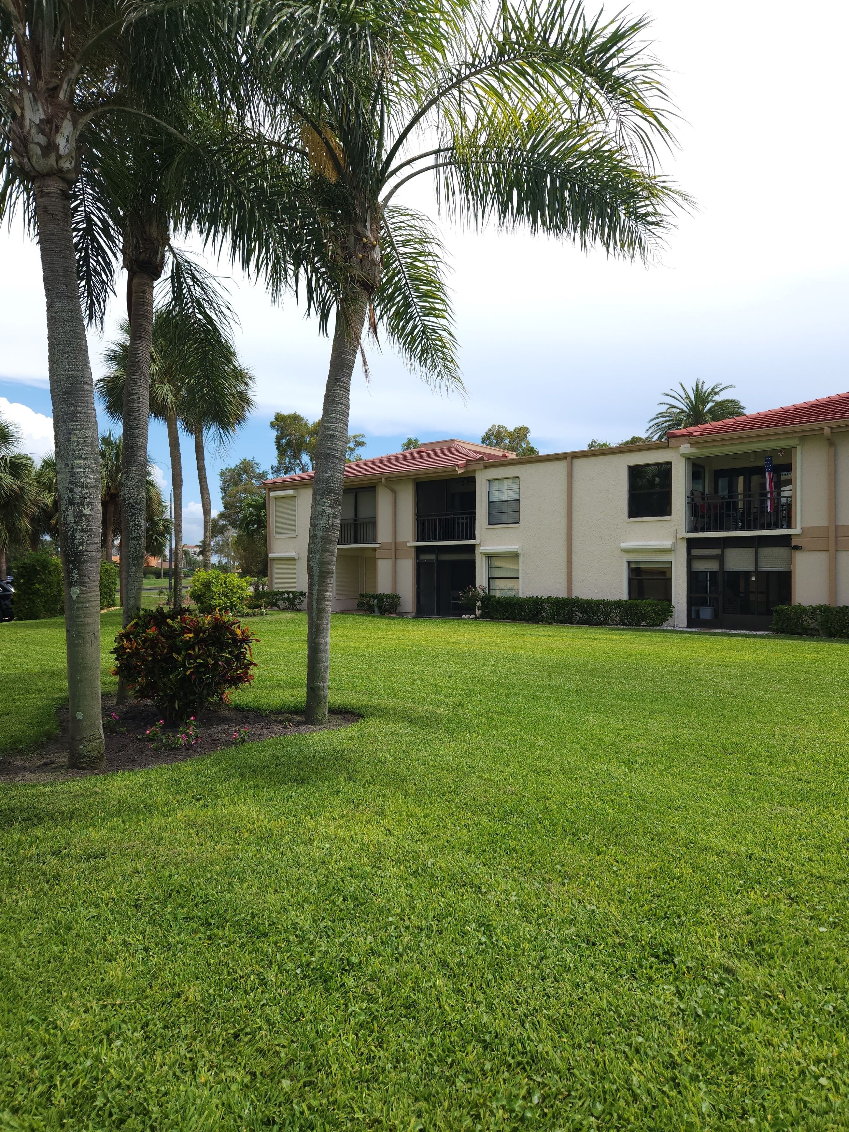 NEW RENOVATION! Luxury Waterfront - Private Beach  photo 4